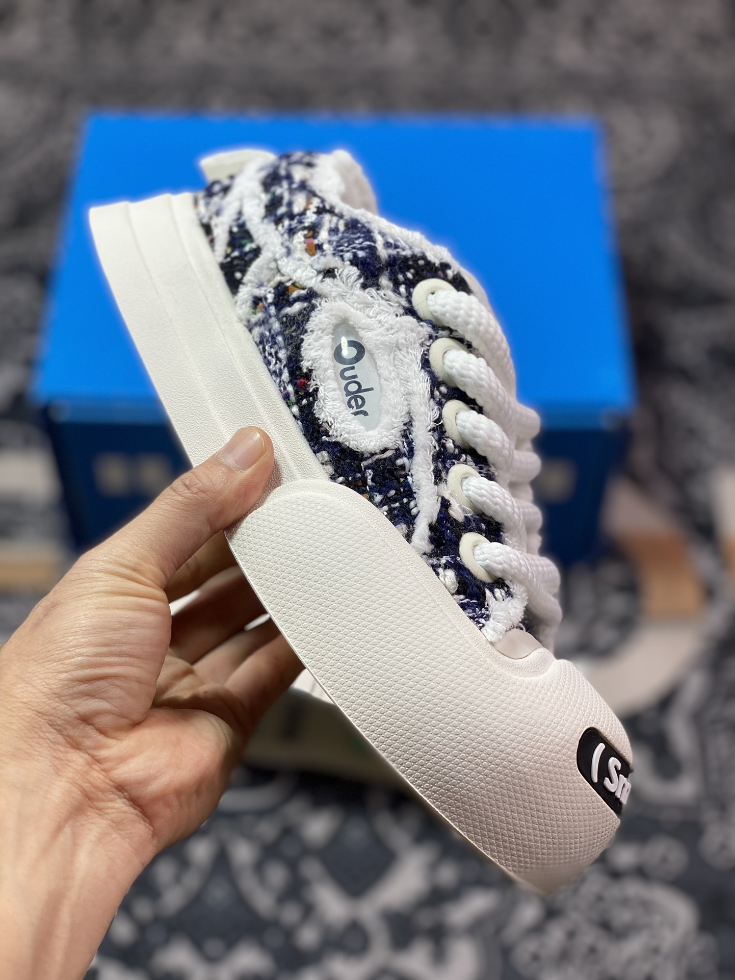 Ouder“Smiler” Low-Top Sneaker 开口笑系列低帮厚底丑萌大头休闲运动面包帆布板鞋“黑彩花呢布流苏” Oud010HEX