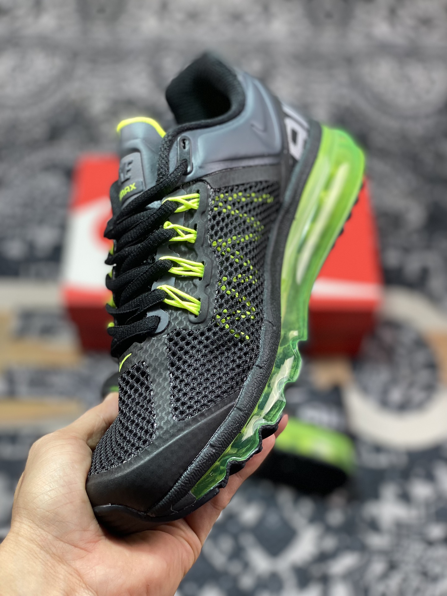 耐克Nike Air Max 2013”Black Volt”2013大气垫系列低帮全掌百搭慢跑鞋“网织黑荧光绿银” 555426-003