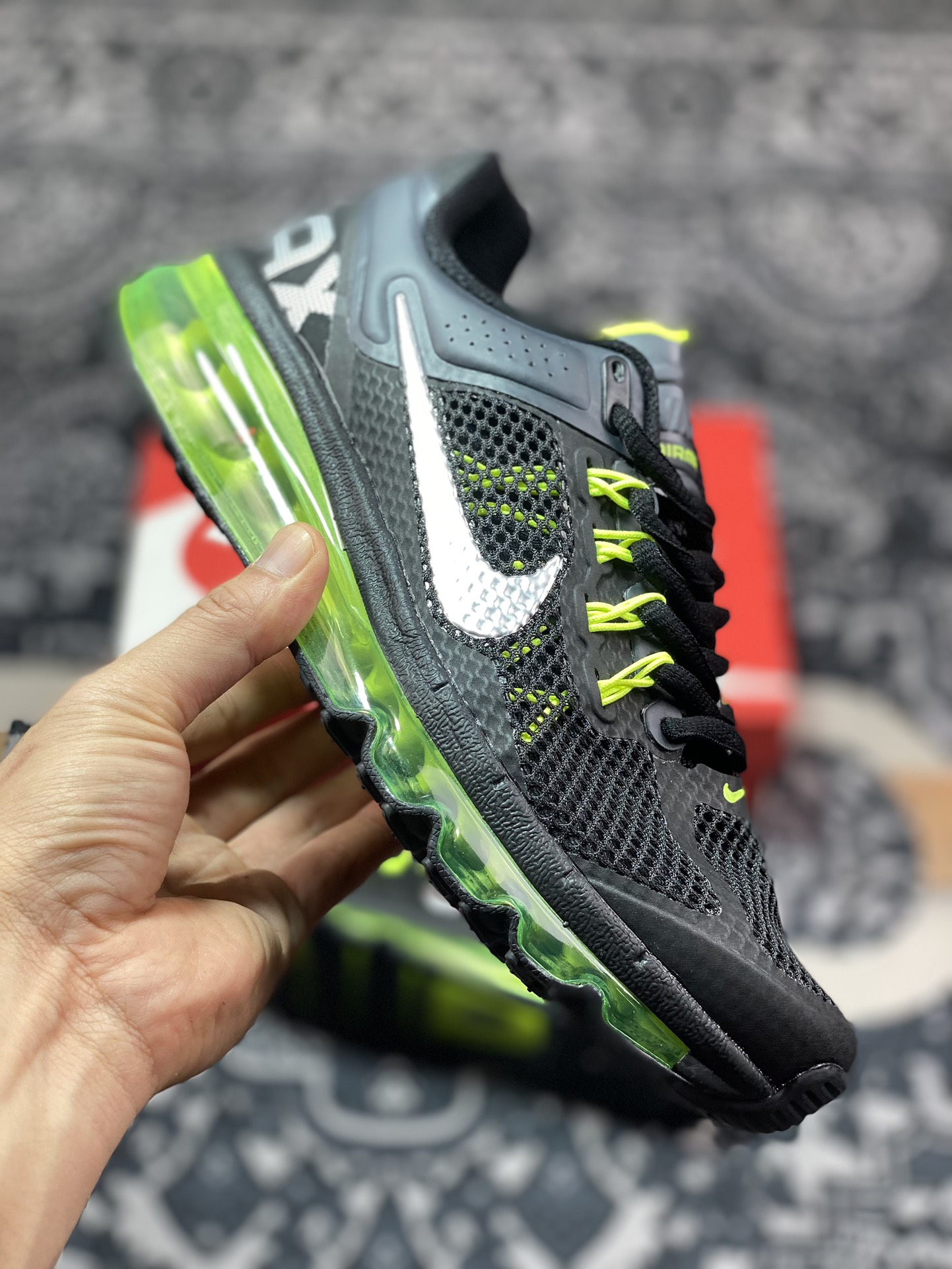 耐克Nike Air Max 2013”Black Volt”2013大气垫系列低帮全掌百搭慢跑鞋“网织黑荧光绿银” 555426-003