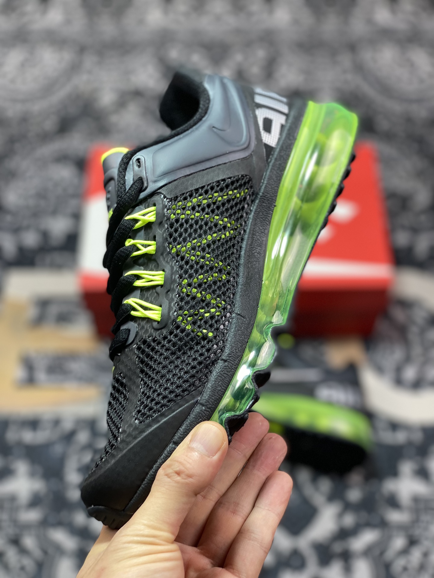 耐克Nike Air Max 2013”Black Volt”2013大气垫系列低帮全掌百搭慢跑鞋“网织黑荧光绿银” 555426-003