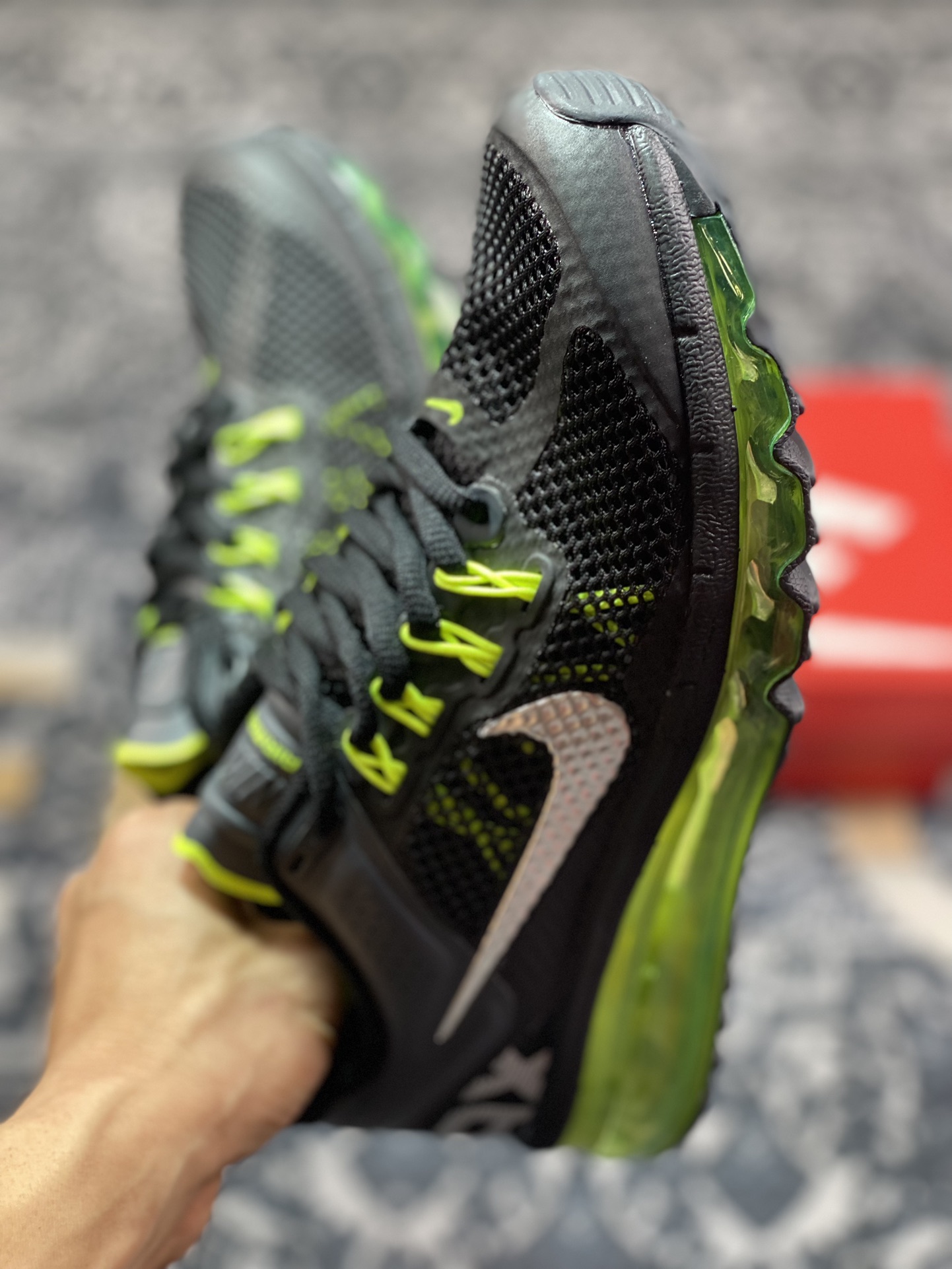 耐克Nike Air Max 2013”Black Volt”2013大气垫系列低帮全掌百搭慢跑鞋“网织黑荧光绿银” 555426-003