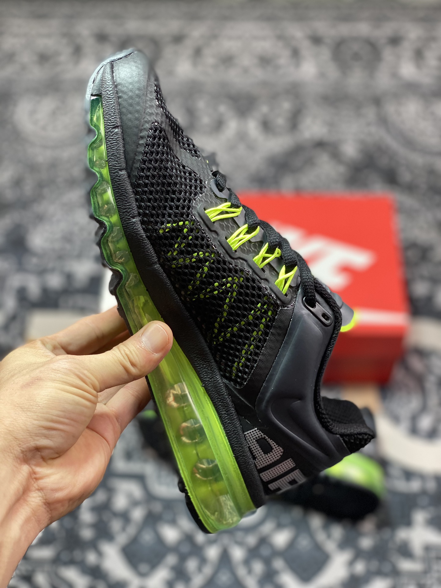 耐克Nike Air Max 2013”Black Volt”2013大气垫系列低帮全掌百搭慢跑鞋“网织黑荧光绿银” 555426-003