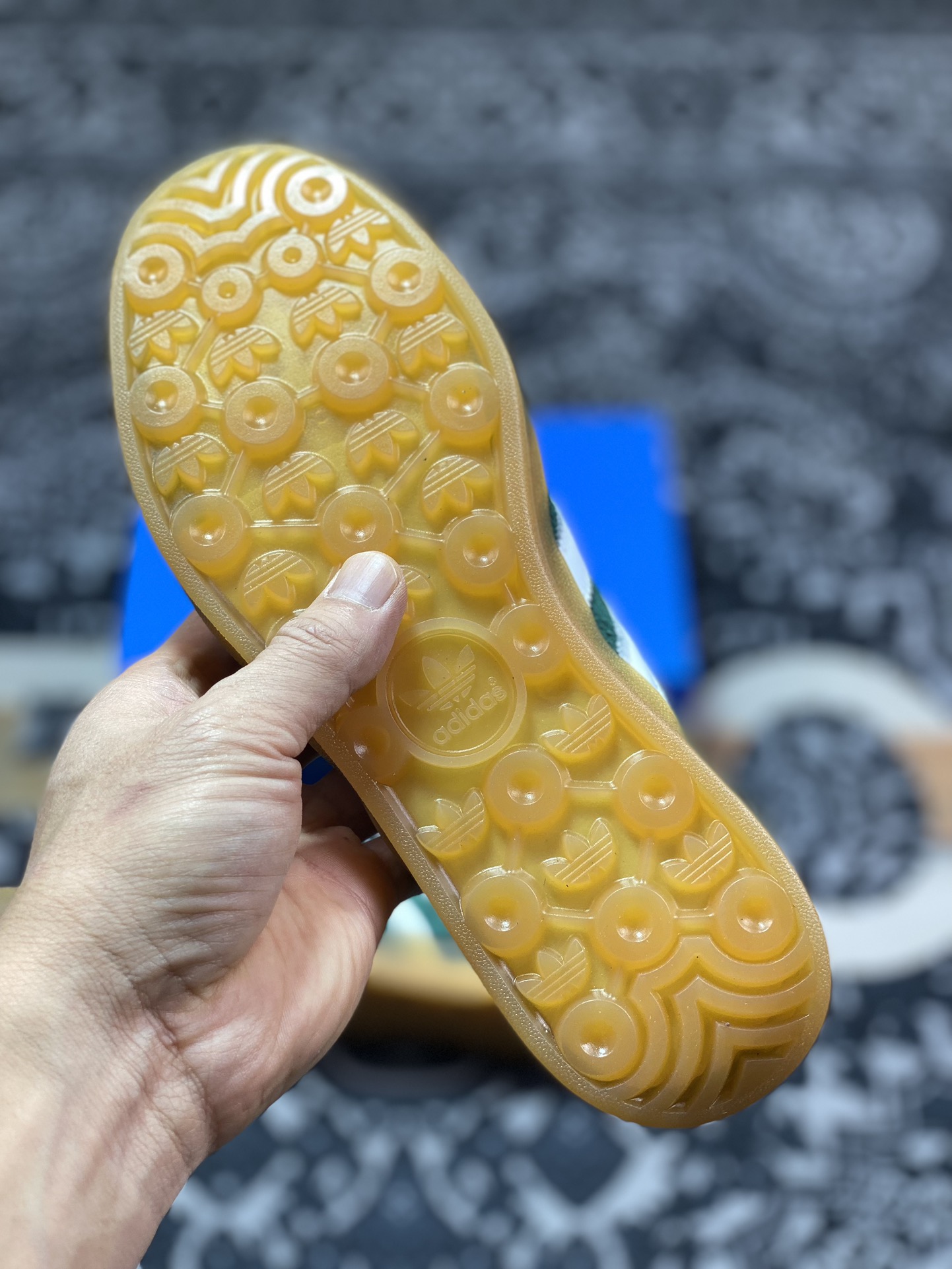 阿迪达斯Adidas Gazelle Indoor Trainers 羚羊内训系列低帮德训风板鞋“麂皮深绿粉白生胶底” IG5929