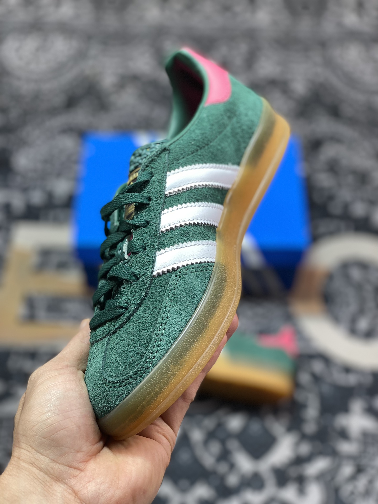 阿迪达斯Adidas Gazelle Indoor Trainers 羚羊内训系列低帮德训风板鞋“麂皮深绿粉白生胶底” IG5929
