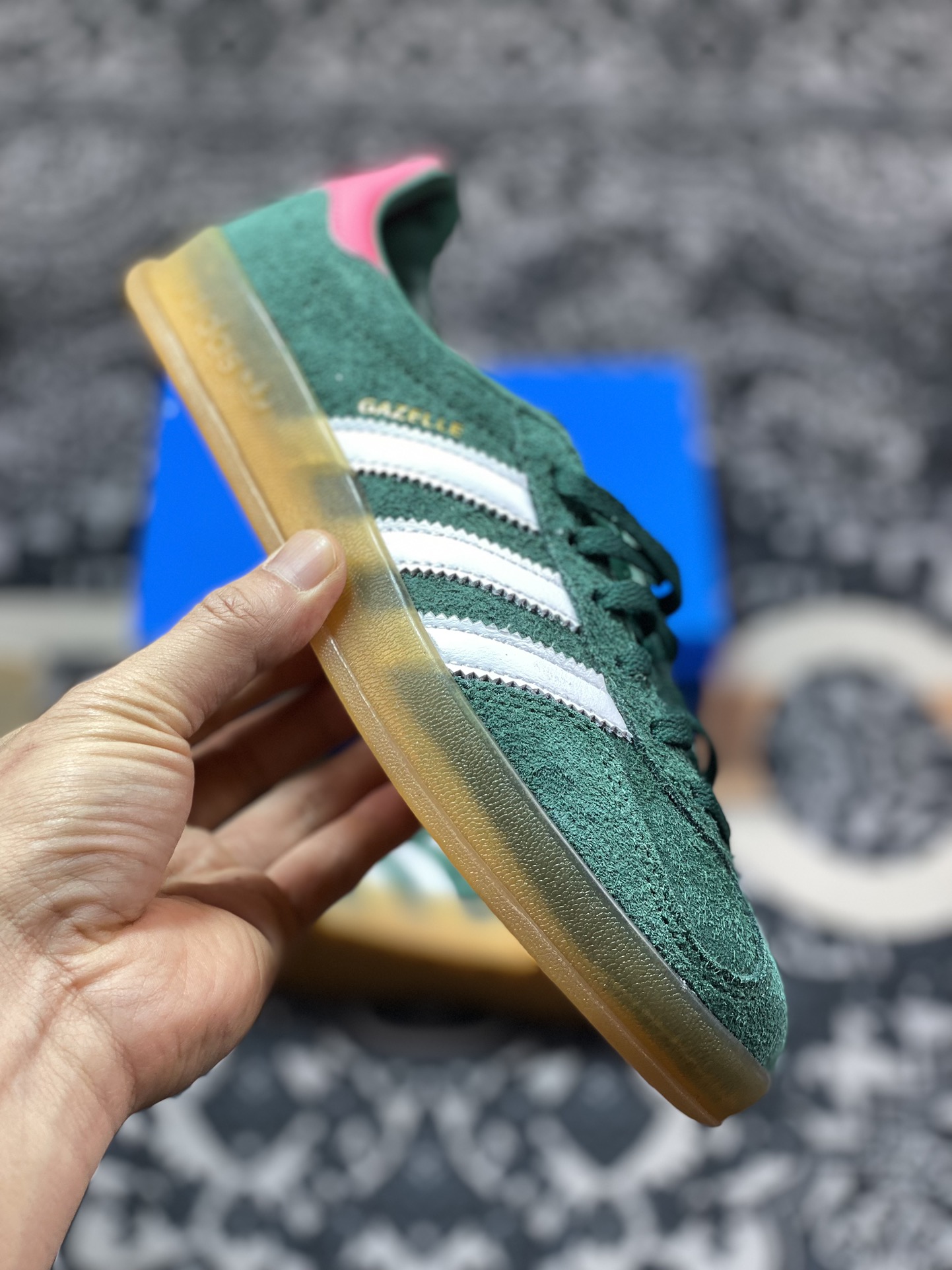 阿迪达斯Adidas Gazelle Indoor Trainers 羚羊内训系列低帮德训风板鞋“麂皮深绿粉白生胶底” IG5929