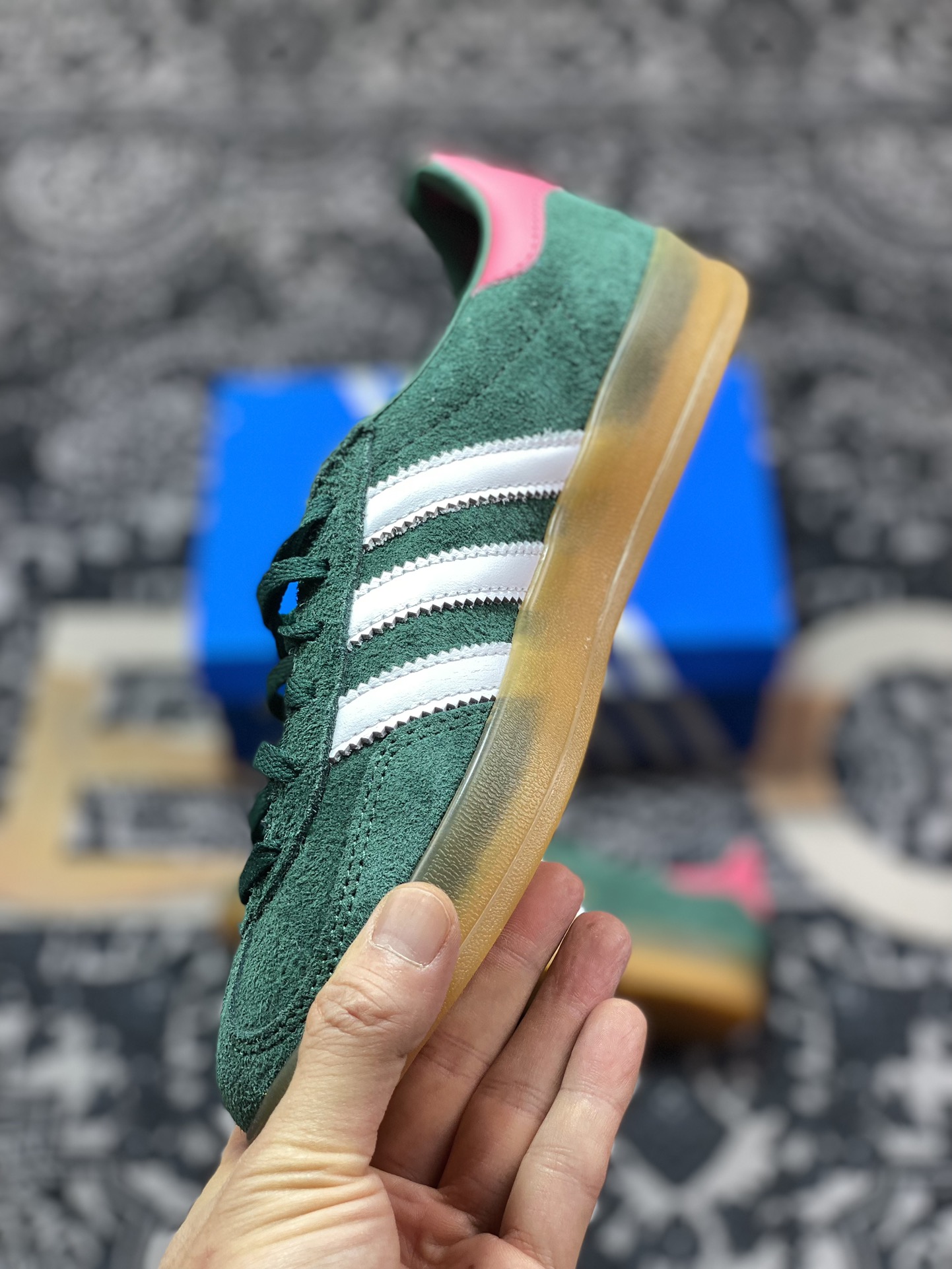 阿迪达斯Adidas Gazelle Indoor Trainers 羚羊内训系列低帮德训风板鞋“麂皮深绿粉白生胶底” IG5929