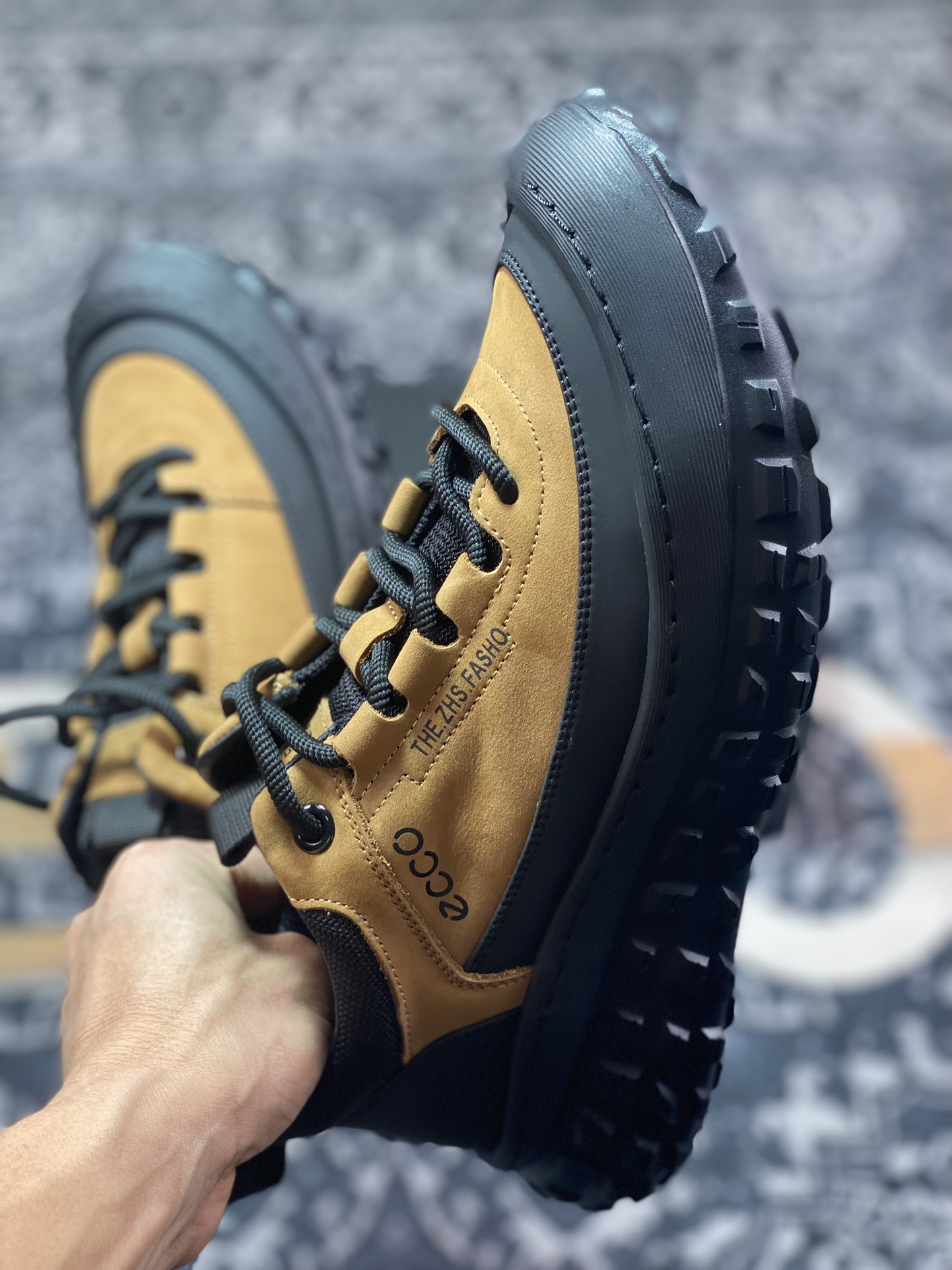 ECCO爱步男款新款运动登山鞋 轻盈减震牛皮耐磨户外跑鞋