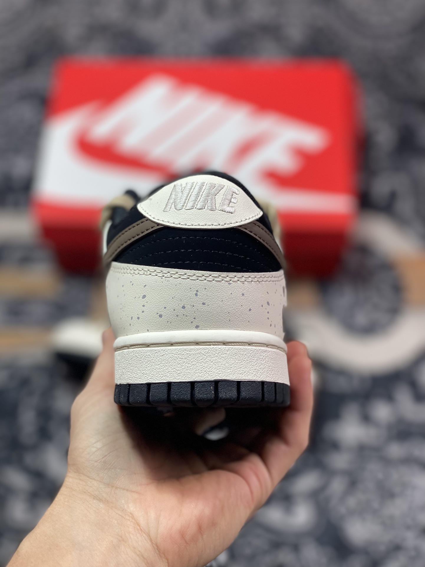 耐克Nike SB Dunk Low Lot”Panda”扣篮系列低帮休闲运动滑板板鞋“白黑棕摩卡小小熊猫涂鸦绑绳” DD1391-100