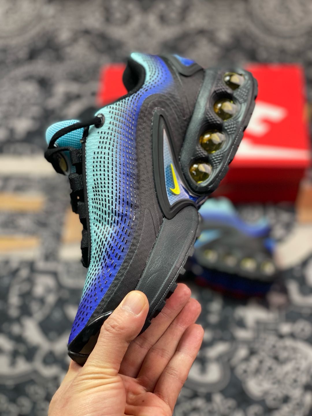 耐克Nike Air Max Dn Premium”Black/Sky Blue”DN系列低帮豆荚型气垫慢跑鞋“黑深蓝天蓝渐变” HM0810-401