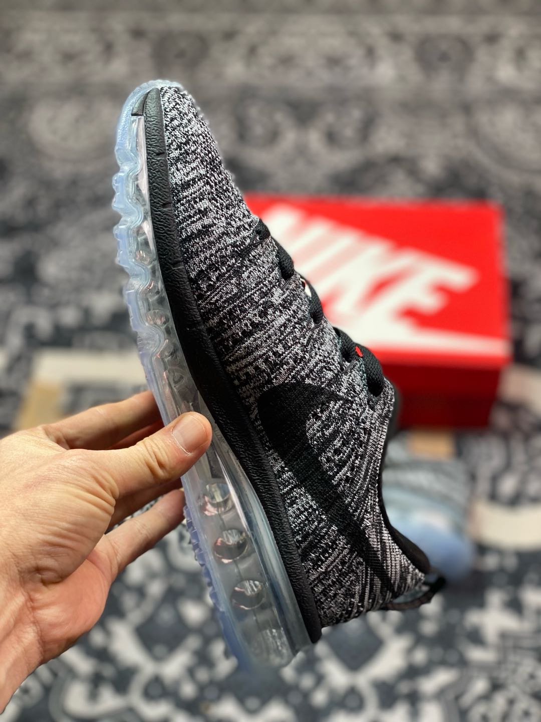 耐克Nike Flyknit Air Max”Oreo”系列低帮飞线针织休闲全掌气垫慢跑鞋“针织黑灰奥利奥”620469-105