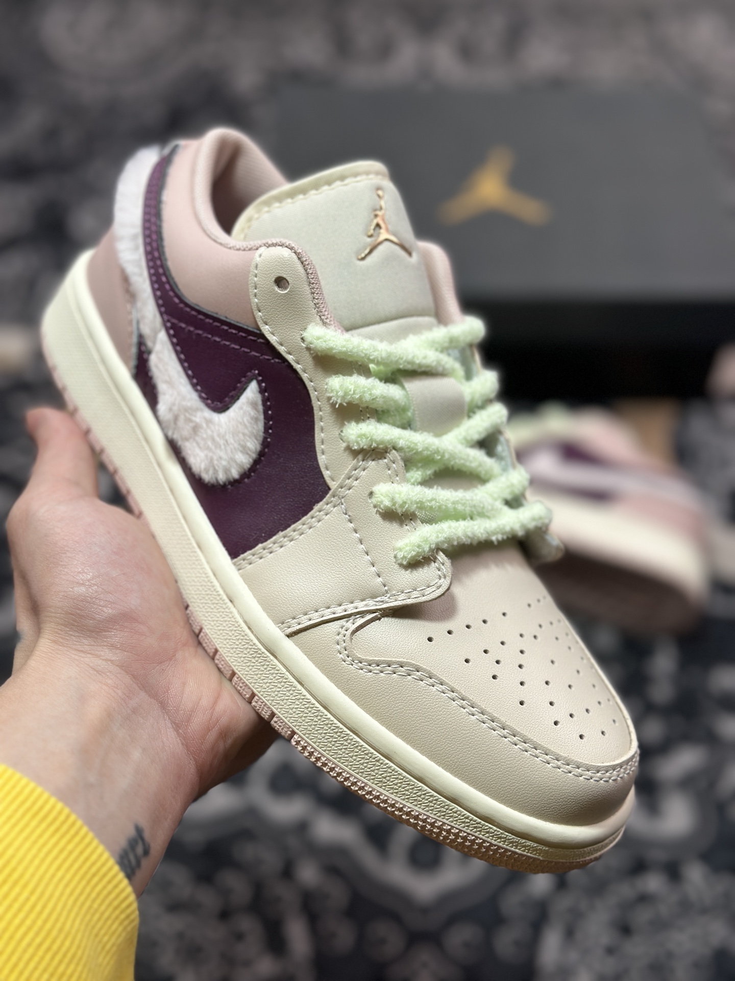 原厂级别 官方新色来,耐克Nike Air Jordan 1 Low SE GS”Fur Swoosh”AJ1乔丹一代低帮篮球鞋“淡粉紫芋泥绒毛钩子” FZ3928-200