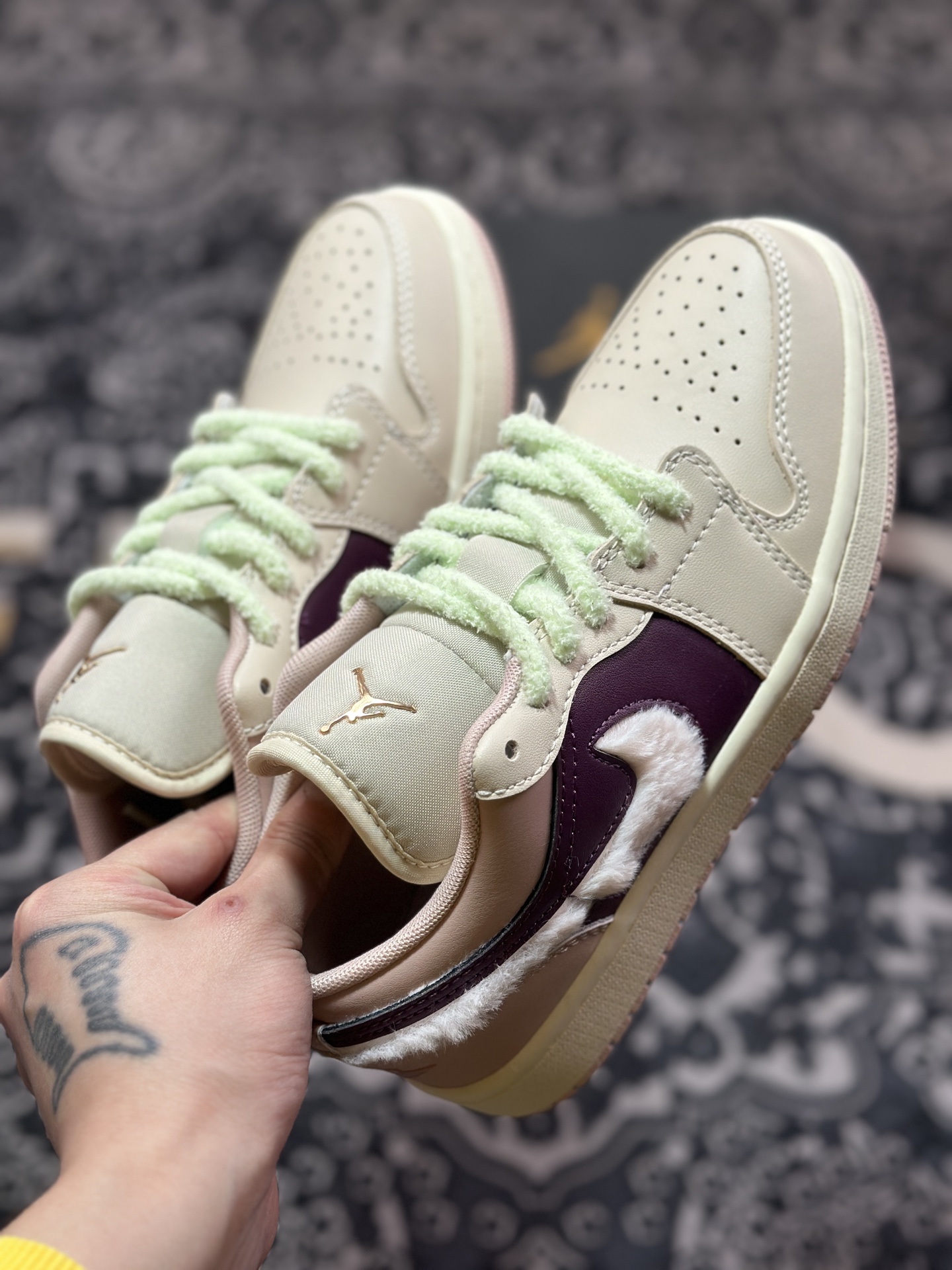 原厂级别 官方新色来,耐克Nike Air Jordan 1 Low SE GS”Fur Swoosh”AJ1乔丹一代低帮篮球鞋“淡粉紫芋泥绒毛钩子” FZ3928-200
