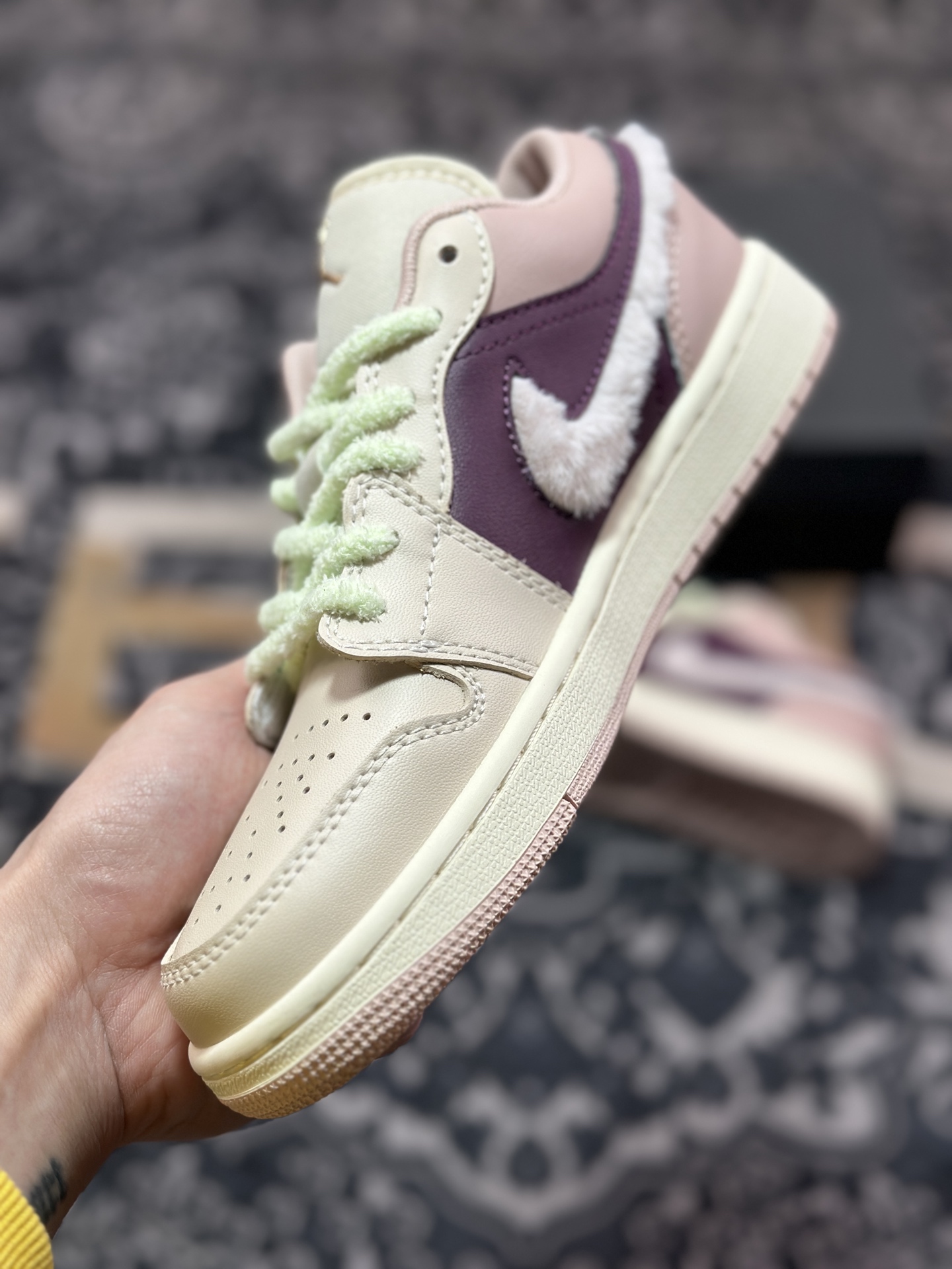 原厂级别 官方新色来,耐克Nike Air Jordan 1 Low SE GS”Fur Swoosh”AJ1乔丹一代低帮篮球鞋“淡粉紫芋泥绒毛钩子” FZ3928-200