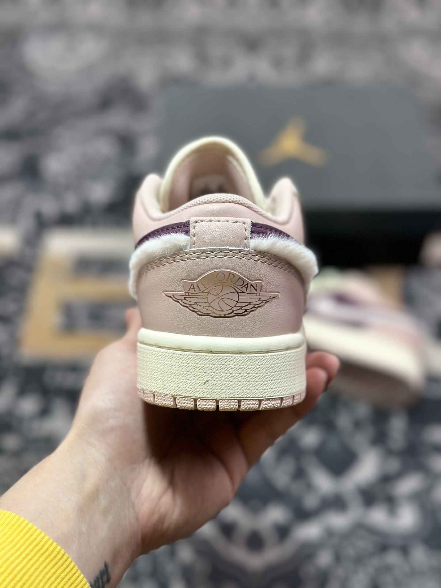 原厂级别 官方新色来,耐克Nike Air Jordan 1 Low SE GS”Fur Swoosh”AJ1乔丹一代低帮篮球鞋“淡粉紫芋泥绒毛钩子” FZ3928-200