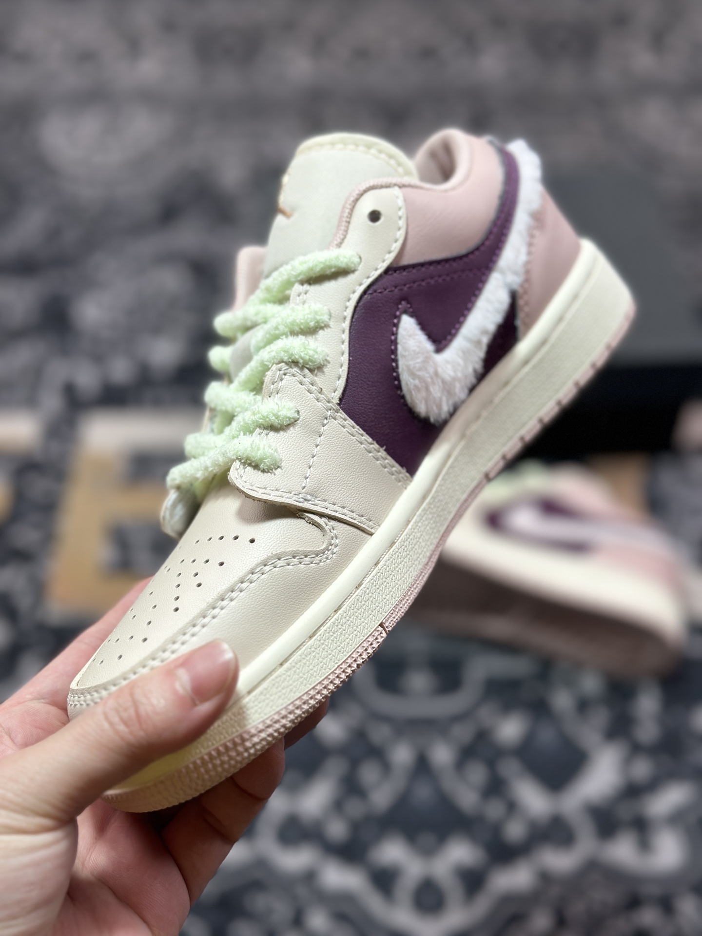 原厂级别 官方新色来,耐克Nike Air Jordan 1 Low SE GS”Fur Swoosh”AJ1乔丹一代低帮篮球鞋“淡粉紫芋泥绒毛钩子” FZ3928-200