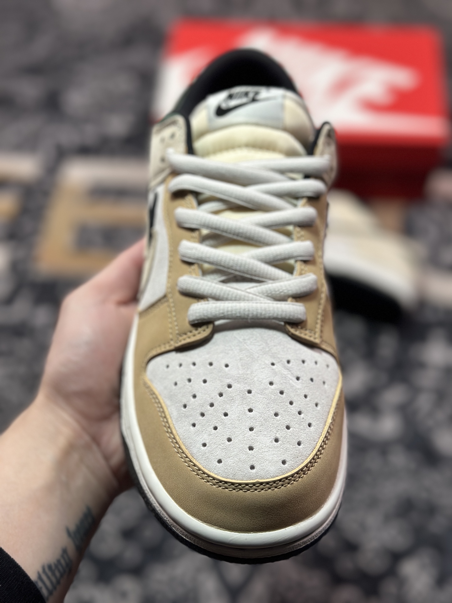 B2240  Nike SB Dunk Low 双钩  CT2552-896