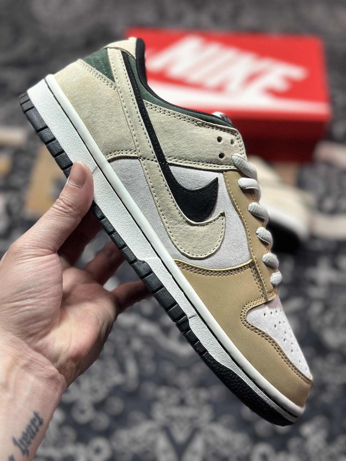 B2240  Nike SB Dunk Low 双钩  CT2552-896