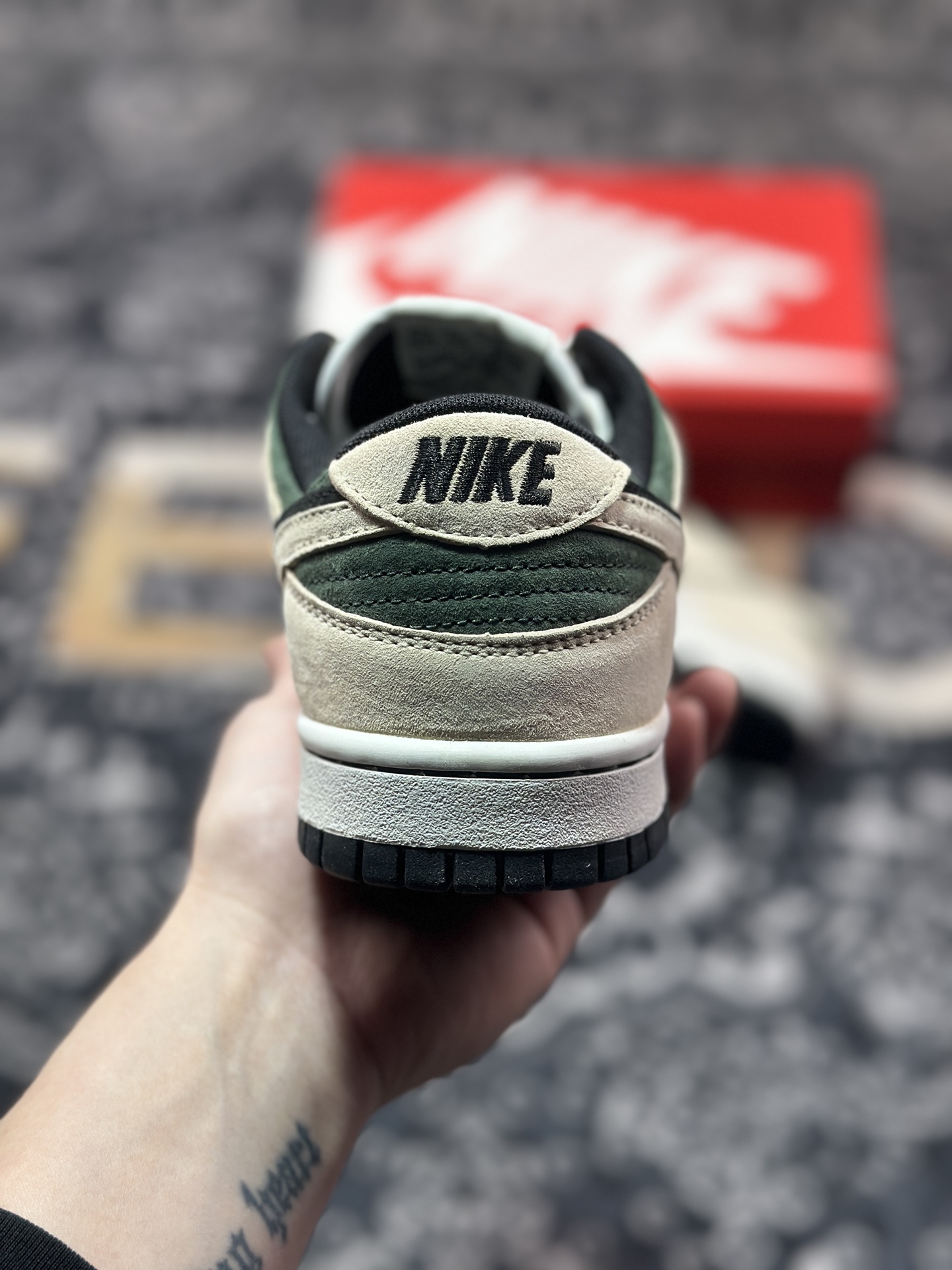 B2240  Nike SB Dunk Low 双钩  CT2552-896