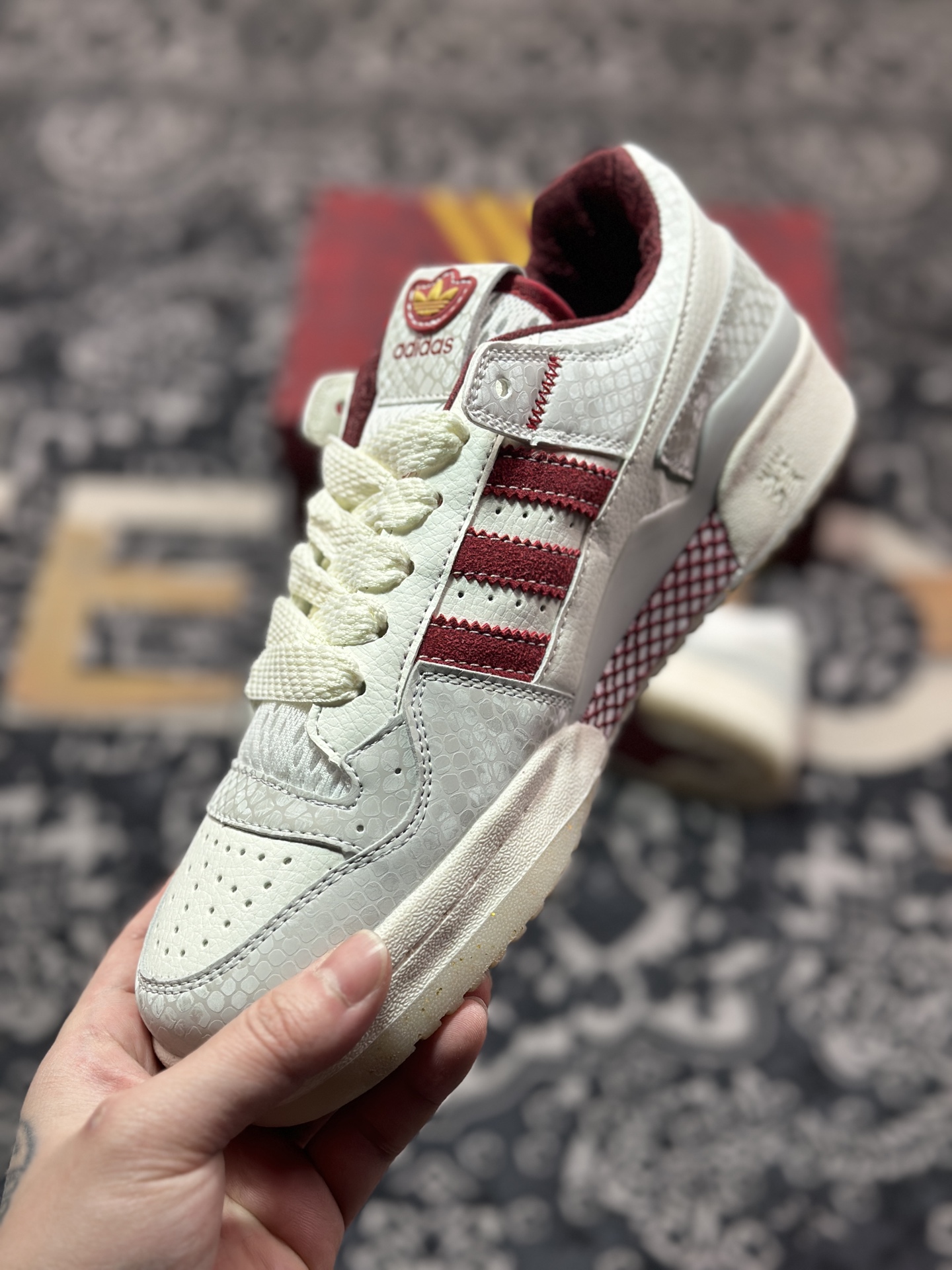 B0220  AD Originals Forum Low 蛇年限定白红 低帮百搭潮流休闲运动板鞋  JP9969