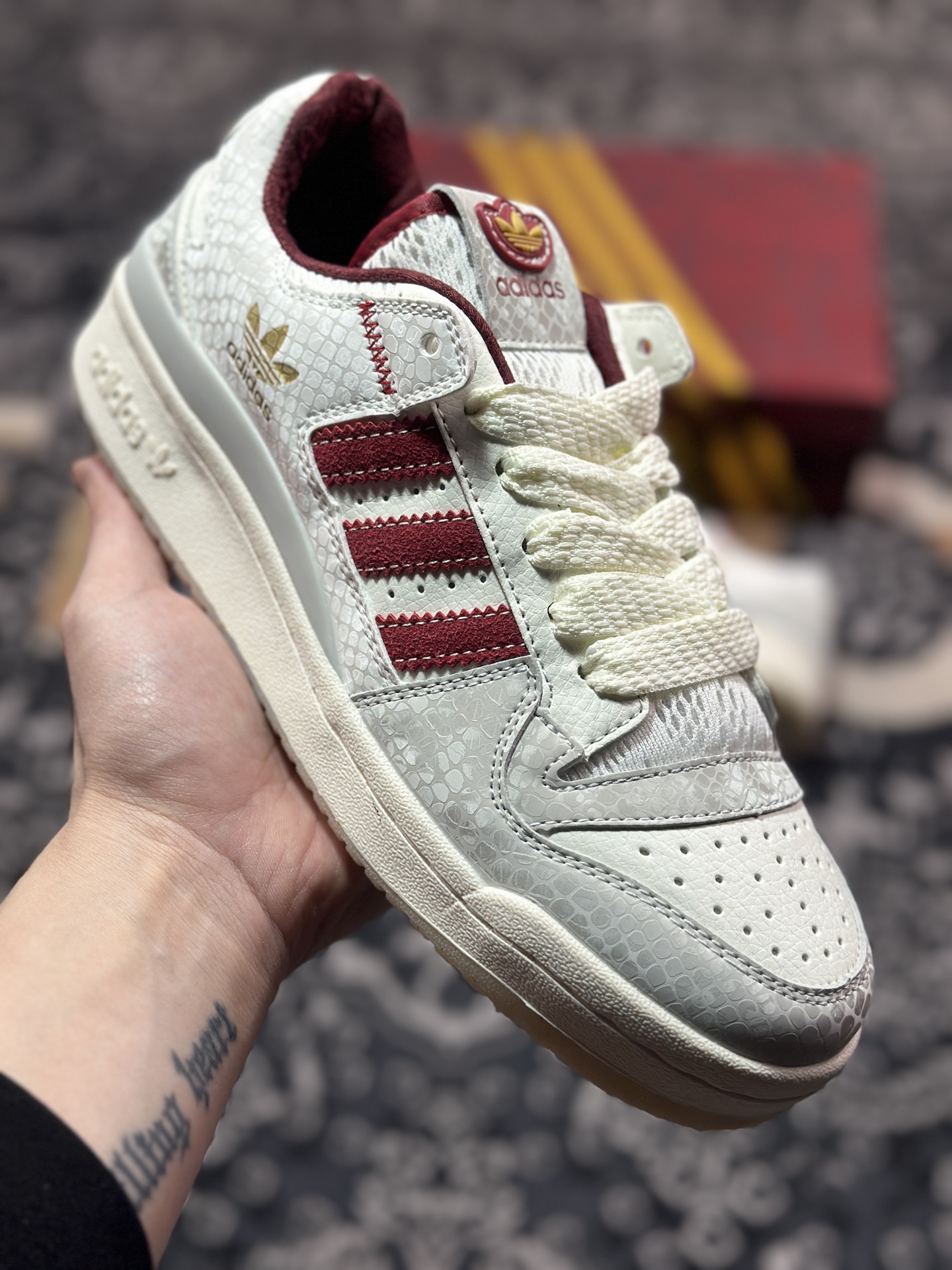 B0220  AD Originals Forum Low 蛇年限定白红 低帮百搭潮流休闲运动板鞋  JP9969