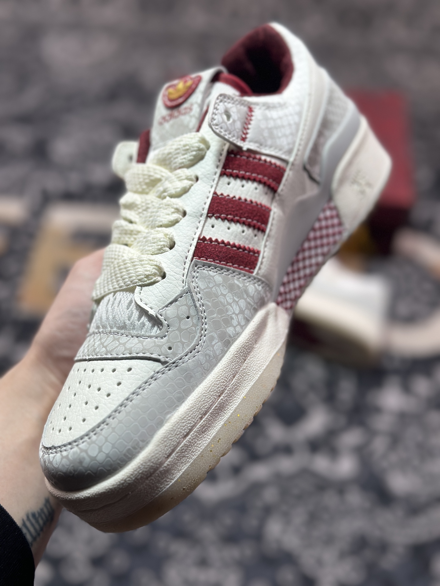 B0220  AD Originals Forum Low 蛇年限定白红 低帮百搭潮流休闲运动板鞋  JP9969