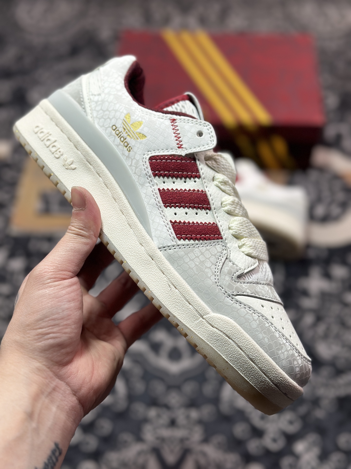 B0220  AD Originals Forum Low 蛇年限定白红 低帮百搭潮流休闲运动板鞋  JP9969