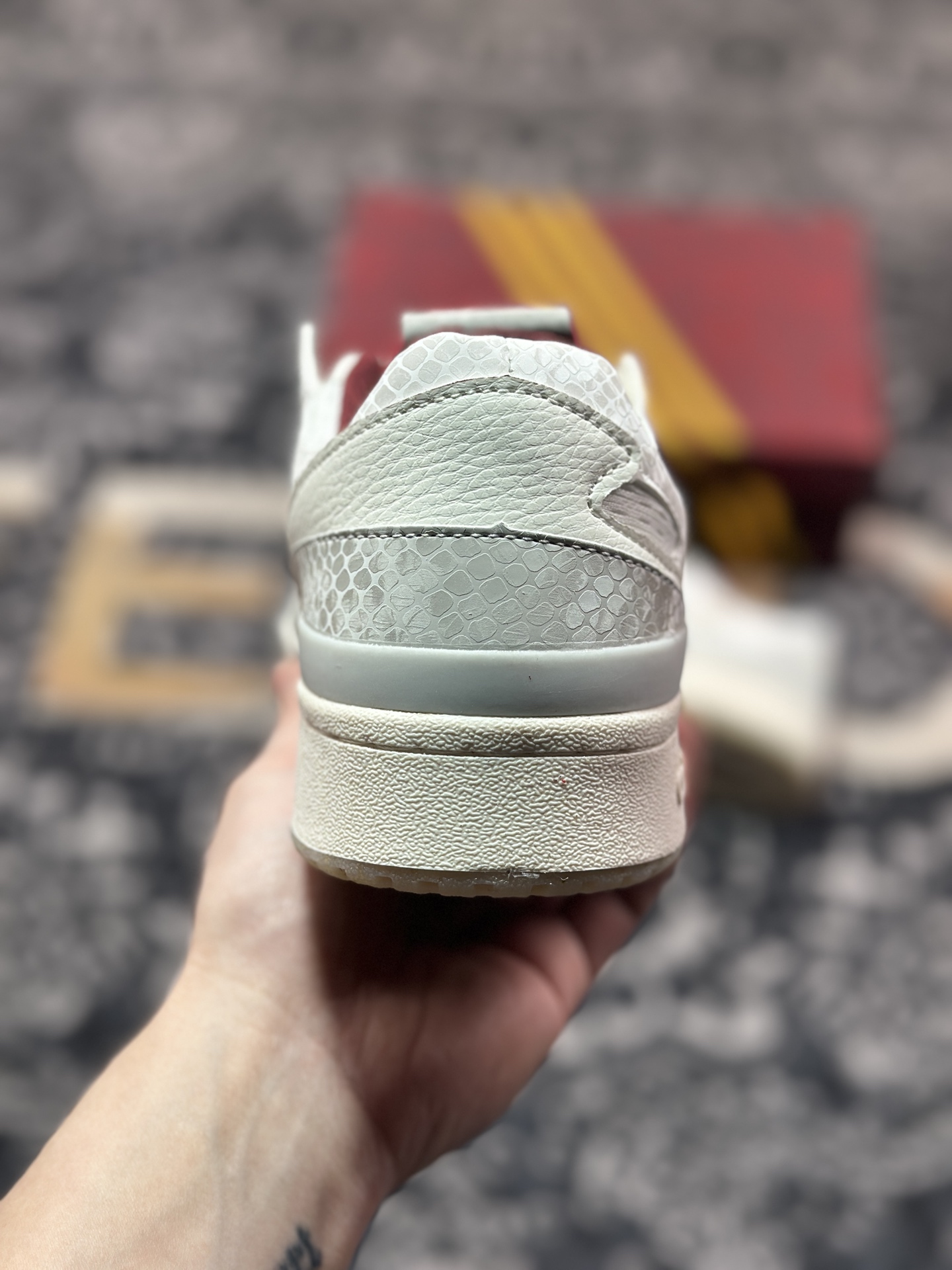 B0220  AD Originals Forum Low 蛇年限定白红 低帮百搭潮流休闲运动板鞋  JP9969