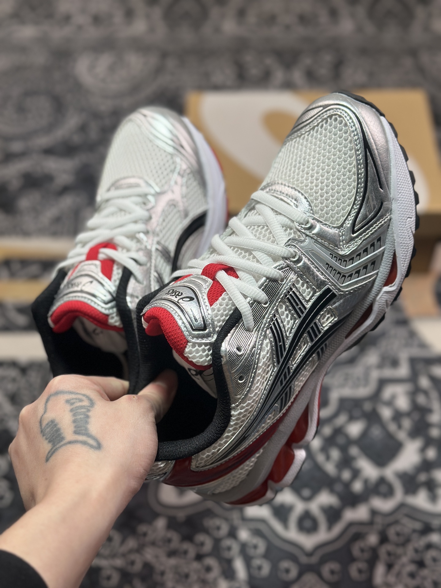 A8200  Asics Gel-Kayano 14 白银红 亚瑟士14代 纳米纤维气垫百搭休闲运动慢跑鞋 1201A019-103