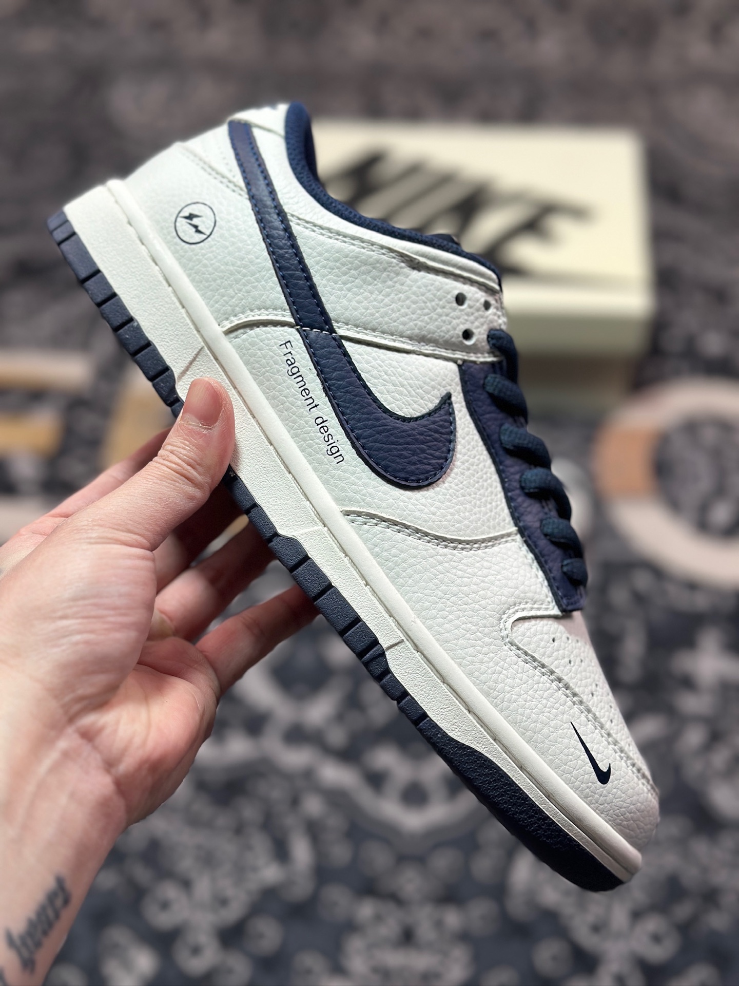 B4280  Nk SB Dunk Low Fragment Design 藤原浩闪电 联名低帮休闲运动滑板板鞋  DF7519-833