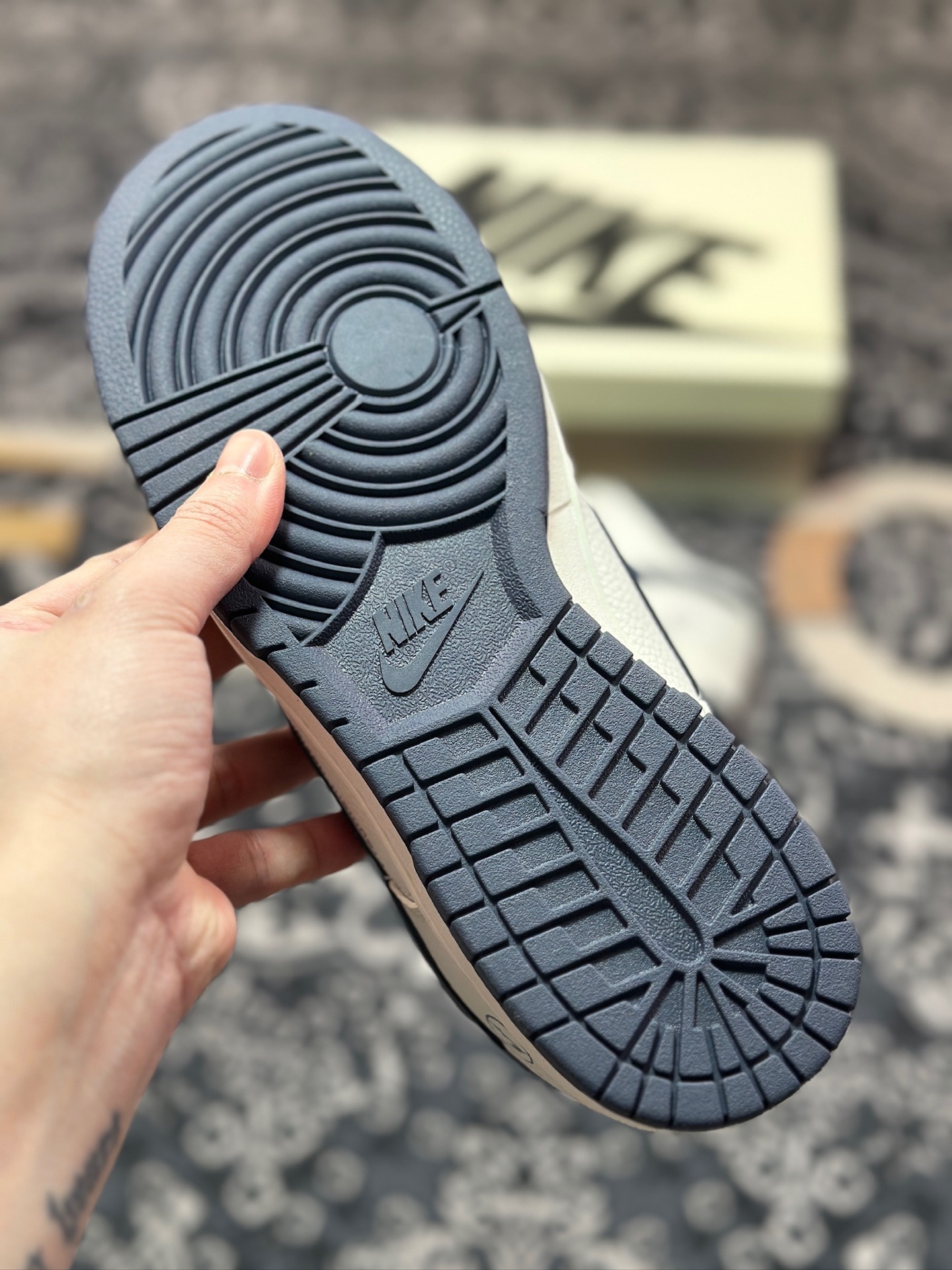 B4280  Nk SB Dunk Low Fragment Design 藤原浩闪电 联名低帮休闲运动滑板板鞋  DF7519-833