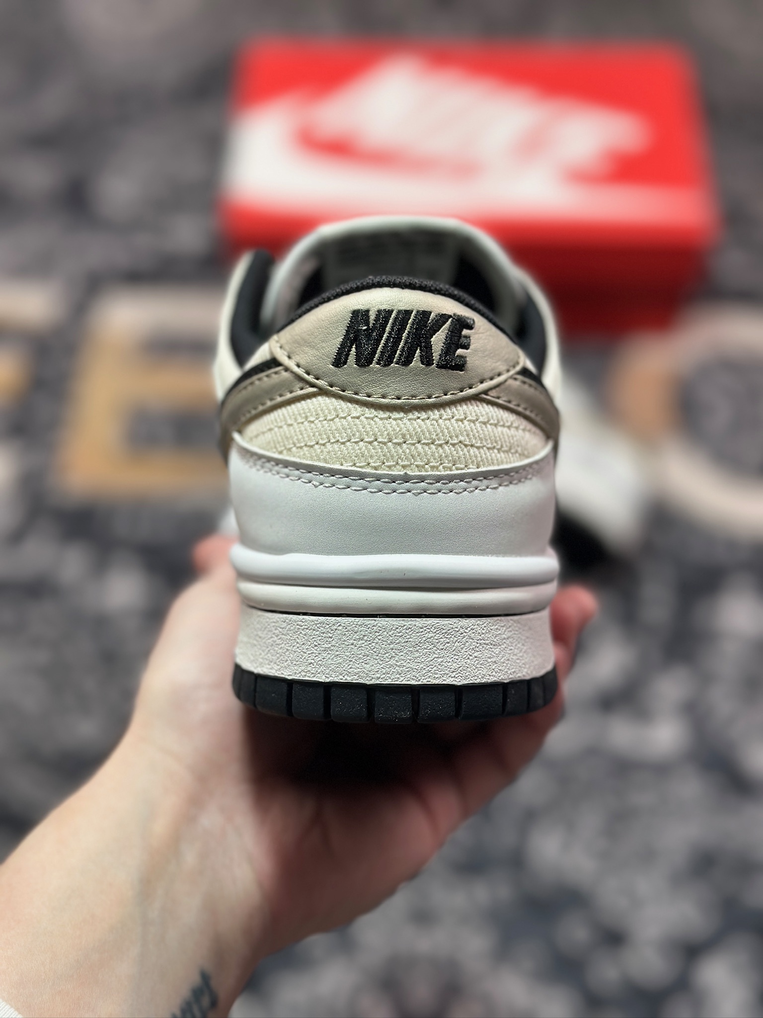 B0240  原装级别耐克Nike SB Dunk Low”Rice White/Yellow”扣篮系列低帮休闲运动滑板板鞋“米白雾霾黑米双钩” DZ2794-368