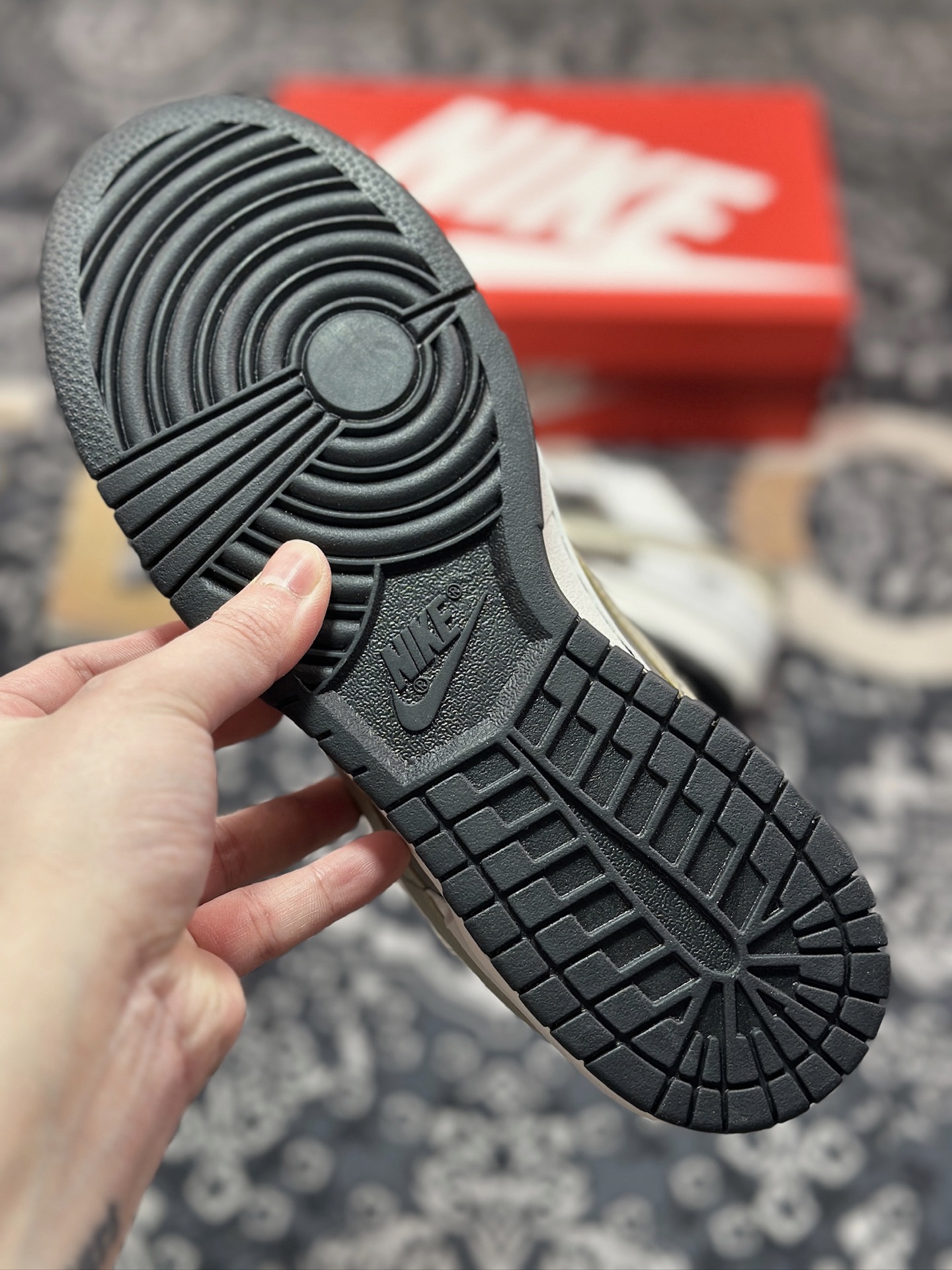 B0240  原装级别耐克Nike SB Dunk Low”Rice White/Yellow”扣篮系列低帮休闲运动滑板板鞋“米白雾霾黑米双钩” DZ2794-368