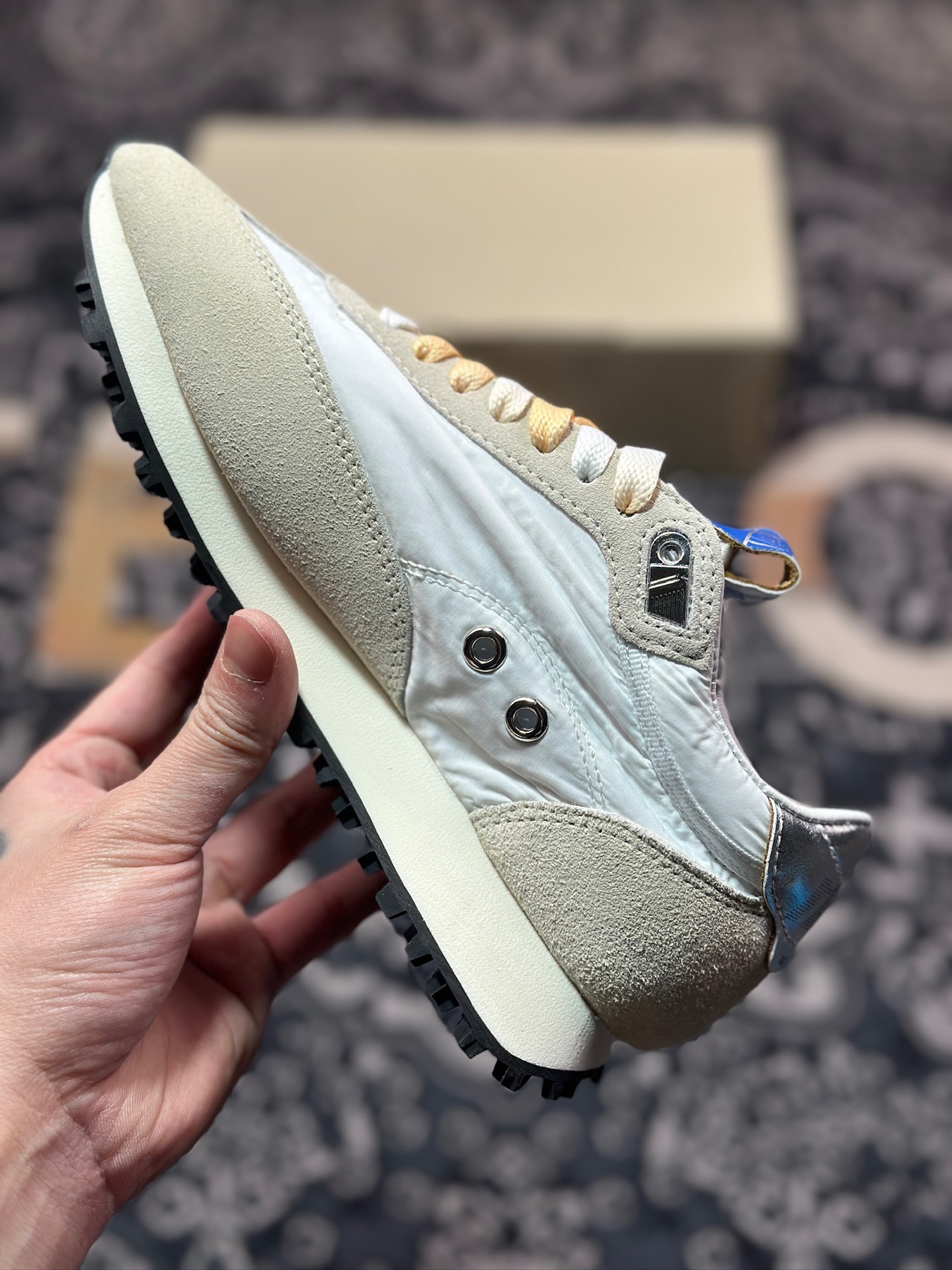 B3260  黄金鹅GGDB/Golden Goose Marathon Trimmed sneakers 马拉松系列低帮慢跑鞋“翻毛米白银” GWF00683.F005457.60466