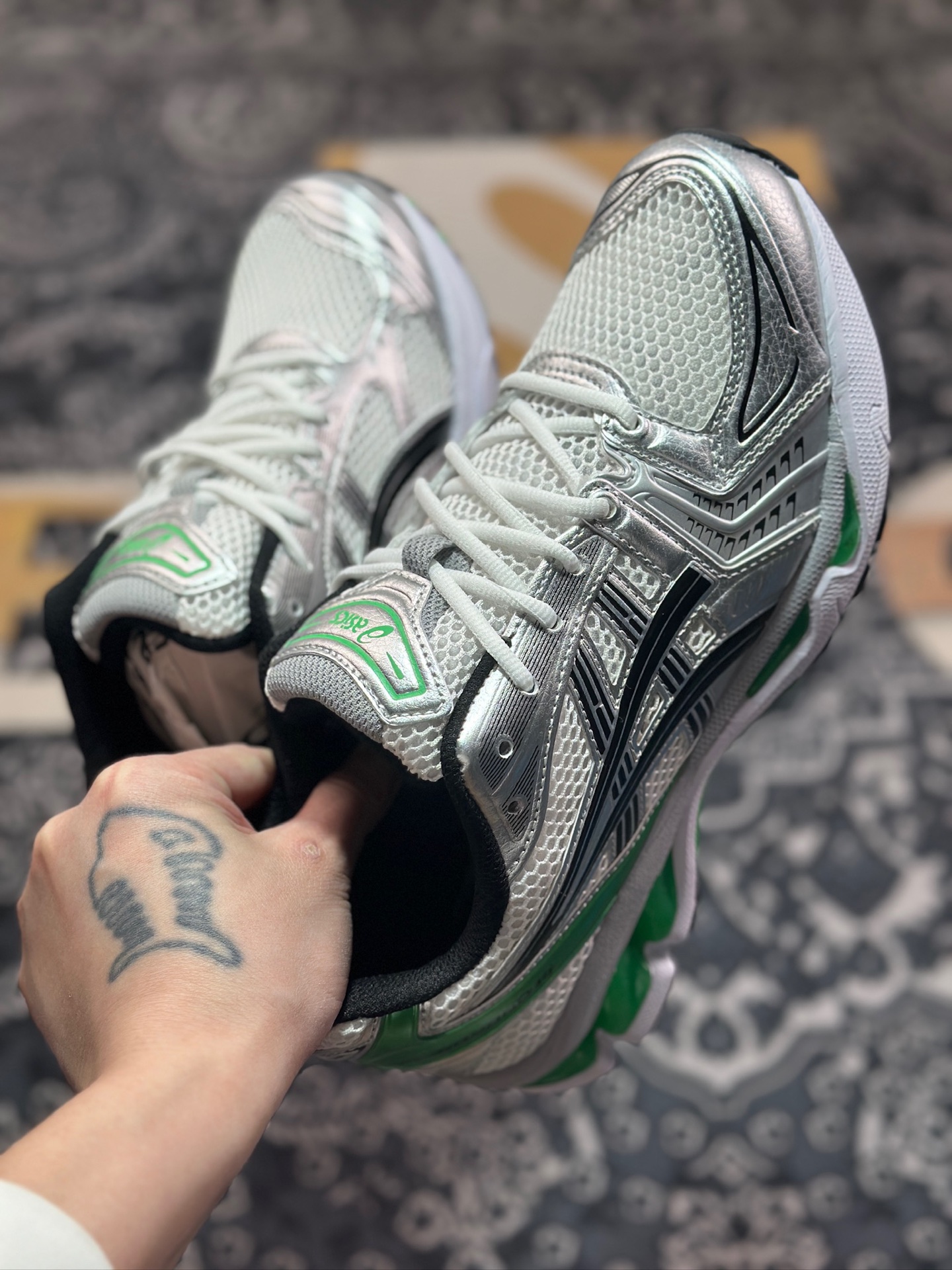 A8200  Asics Gel-Kayano 14 银黑绿 亚瑟士14代 纳米纤维气垫百搭休闲运动慢跑鞋  1201A019-110