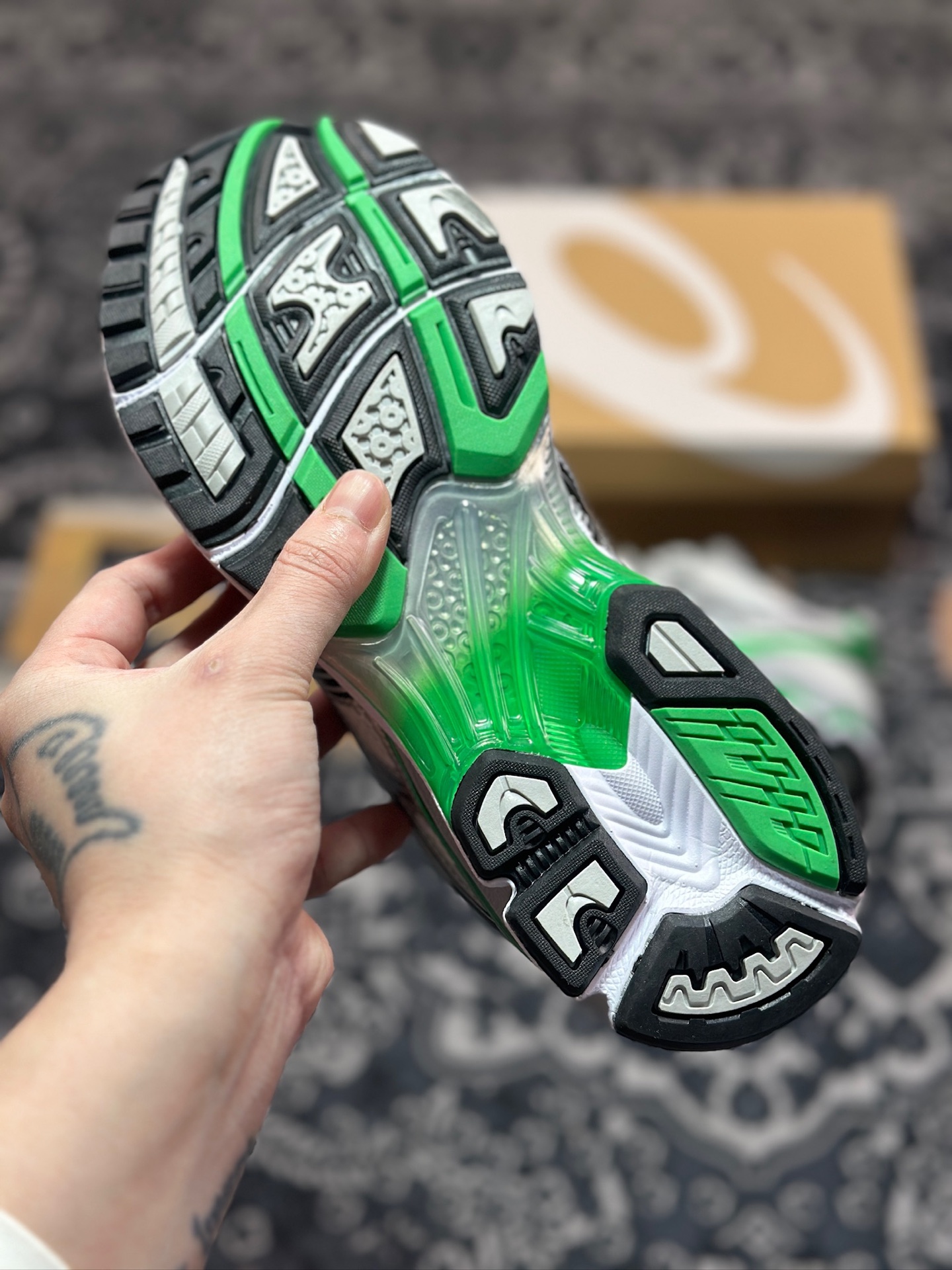 A8200  Asics Gel-Kayano 14 银黑绿 亚瑟士14代 纳米纤维气垫百搭休闲运动慢跑鞋  1201A019-110
