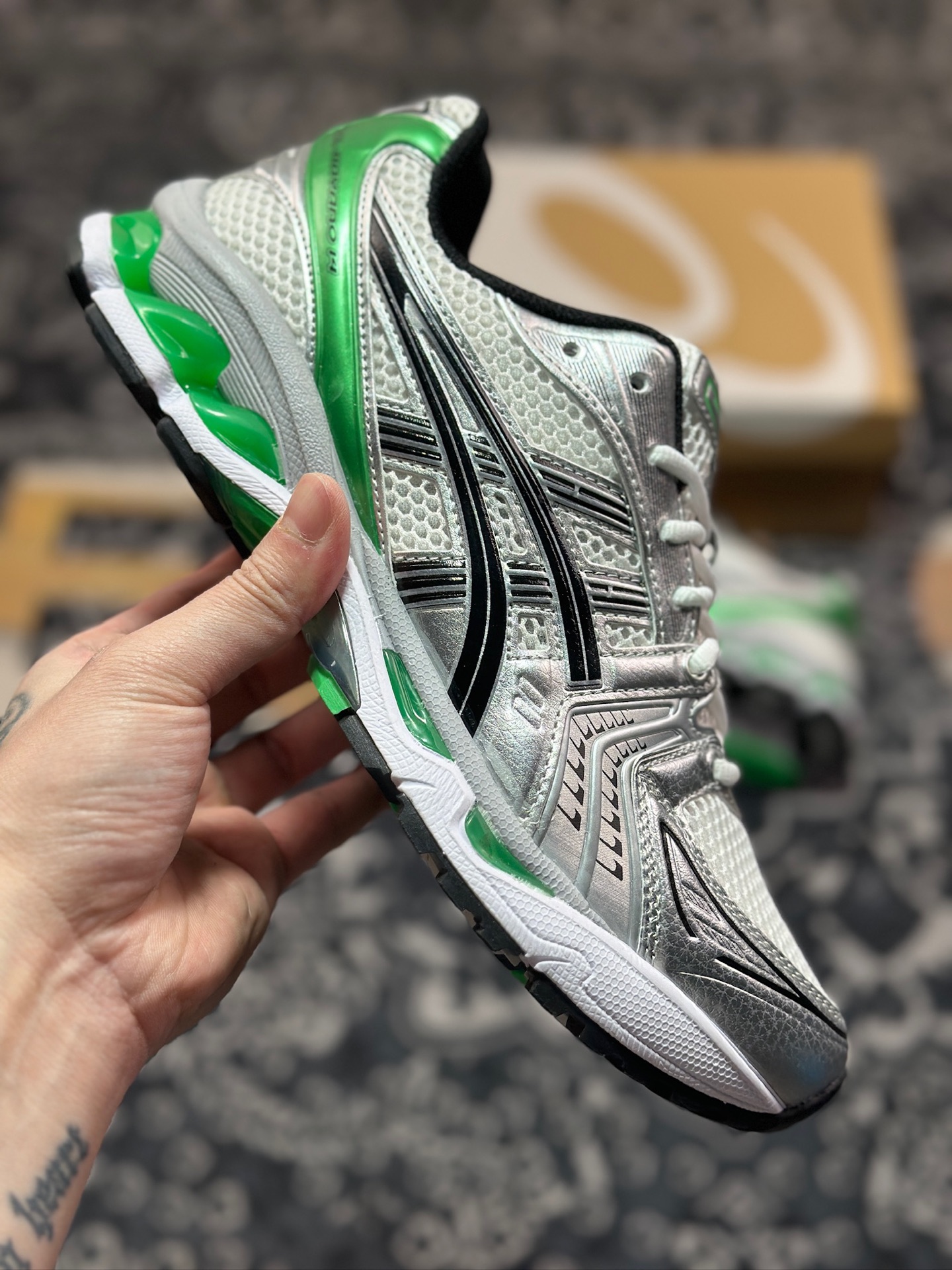 A8200  Asics Gel-Kayano 14 银黑绿 亚瑟士14代 纳米纤维气垫百搭休闲运动慢跑鞋  1201A019-110