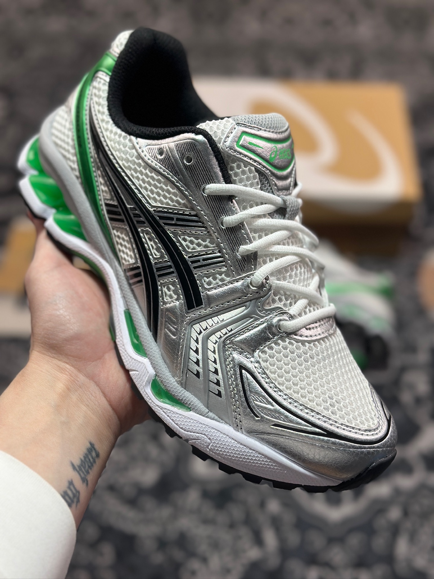 A8200  Asics Gel-Kayano 14 银黑绿 亚瑟士14代 纳米纤维气垫百搭休闲运动慢跑鞋  1201A019-110