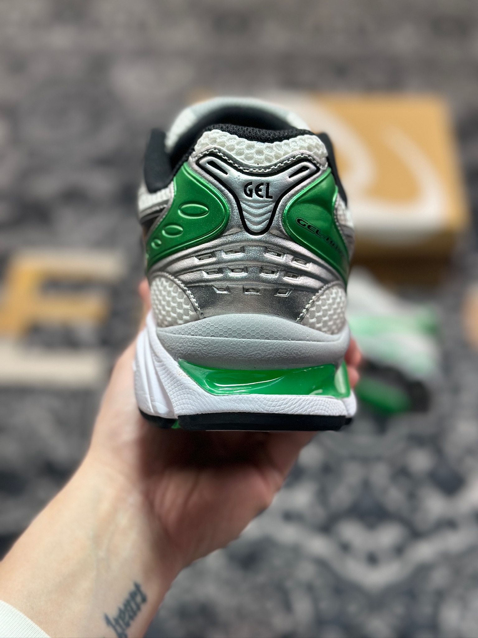 A8200  Asics Gel-Kayano 14 银黑绿 亚瑟士14代 纳米纤维气垫百搭休闲运动慢跑鞋  1201A019-110