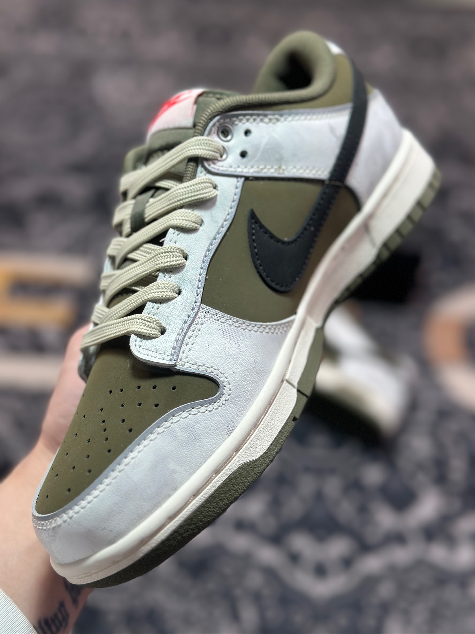 B5280  耐克Nike SB Dunk Low”404 NOT FOUND”扣篮系列低帮板鞋“橄榄绿米白404未找到涂鸦” GW1220-010