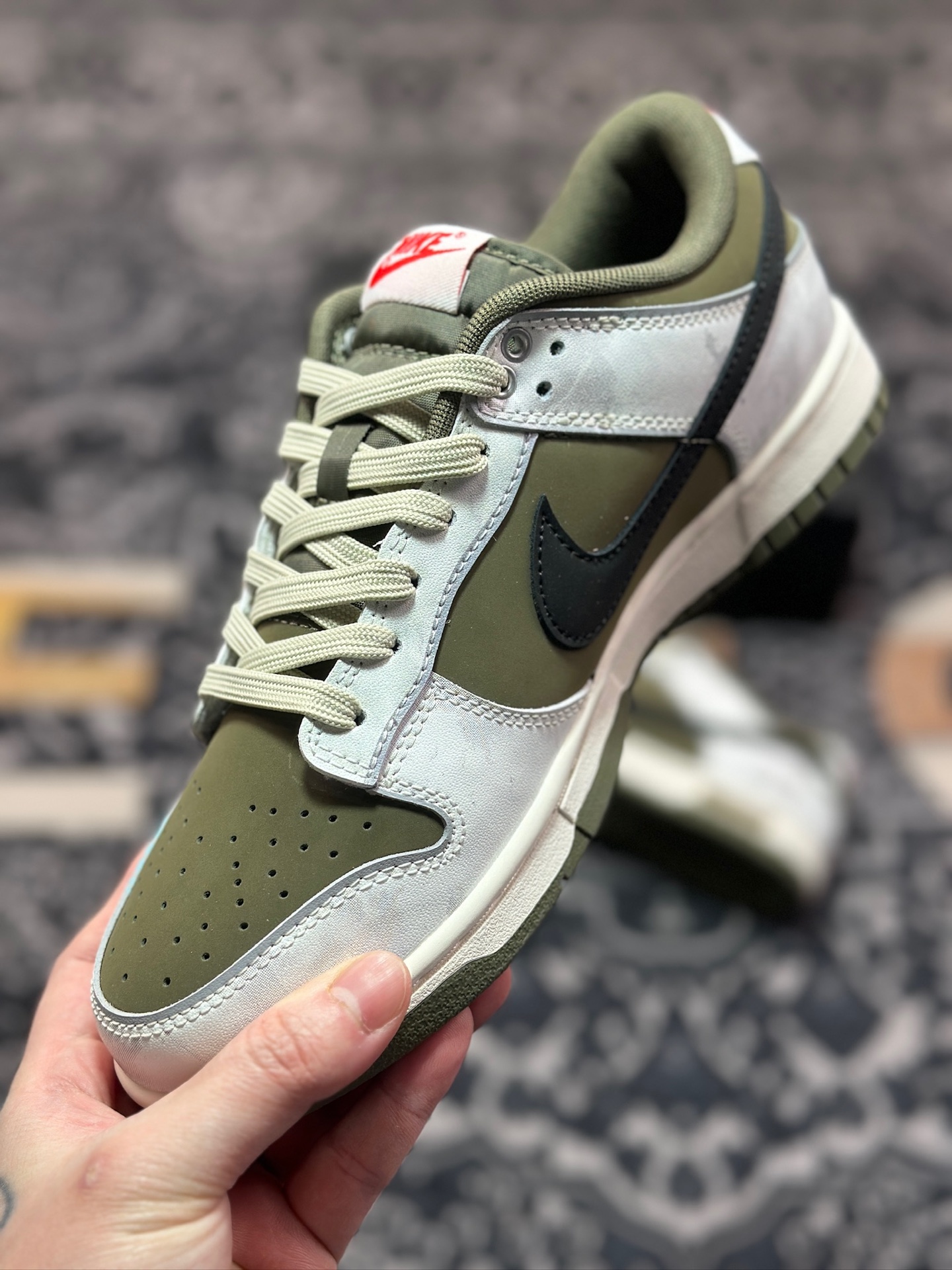 B5280  耐克Nike SB Dunk Low”404 NOT FOUND”扣篮系列低帮板鞋“橄榄绿米白404未找到涂鸦” GW1220-010