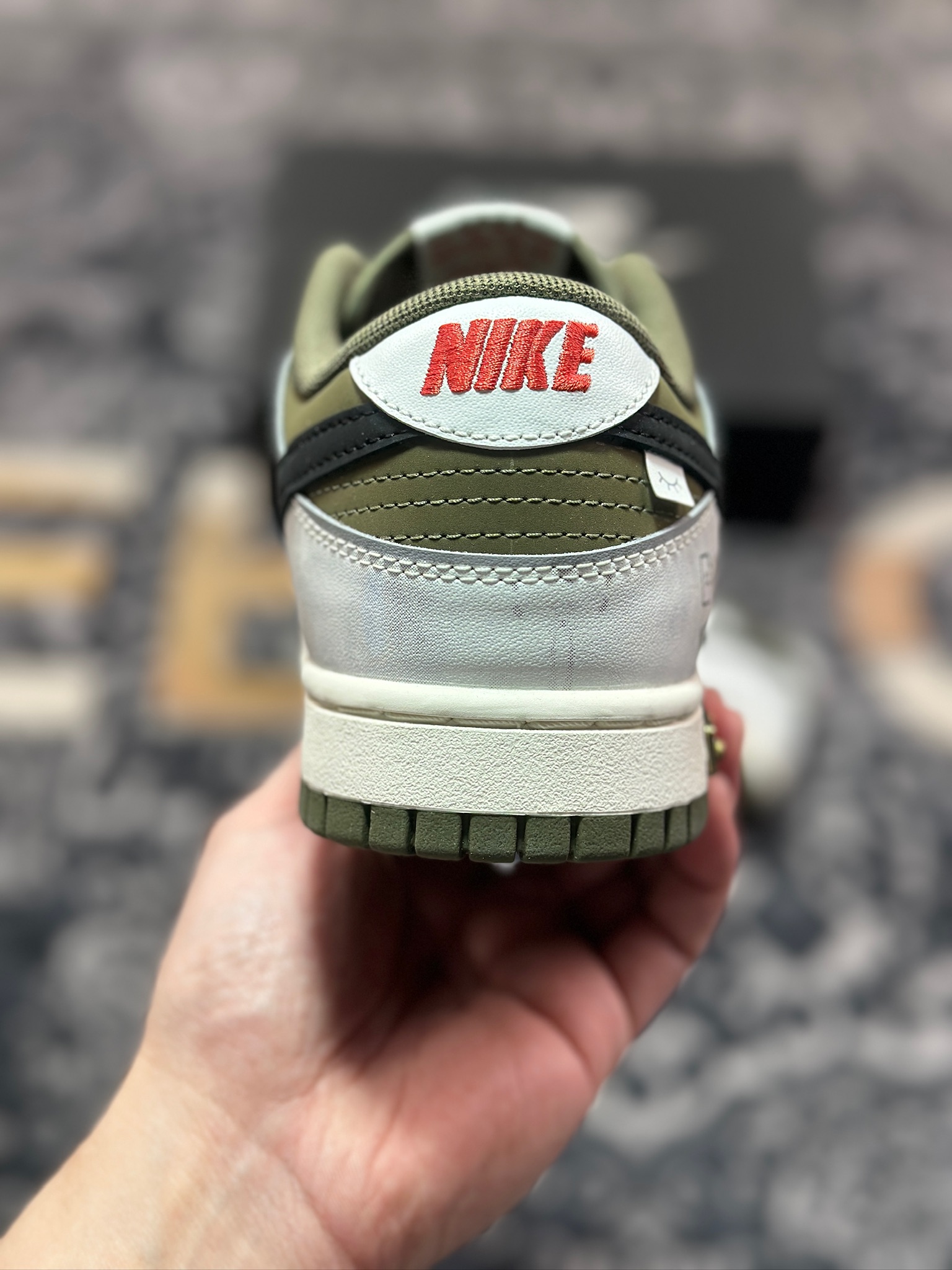 B5280  耐克Nike SB Dunk Low”404 NOT FOUND”扣篮系列低帮板鞋“橄榄绿米白404未找到涂鸦” GW1220-010