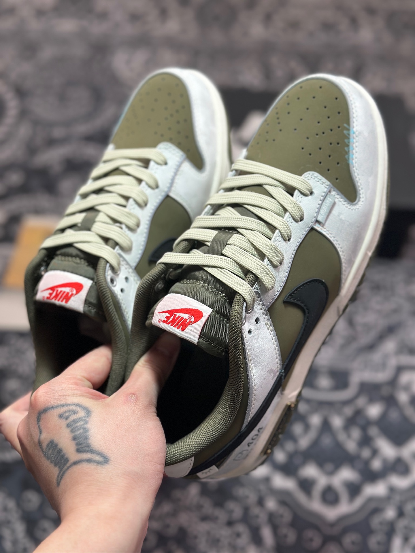 B5280  耐克Nike SB Dunk Low”404 NOT FOUND”扣篮系列低帮板鞋“橄榄绿米白404未找到涂鸦” GW1220-010