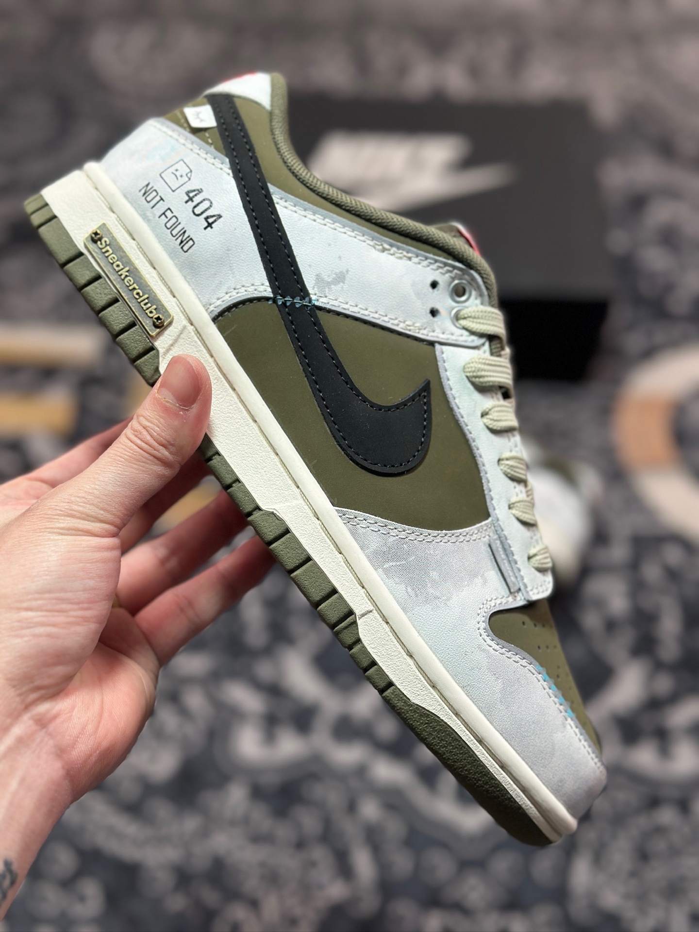 B5280  耐克Nike SB Dunk Low”404 NOT FOUND”扣篮系列低帮板鞋“橄榄绿米白404未找到涂鸦” GW1220-010