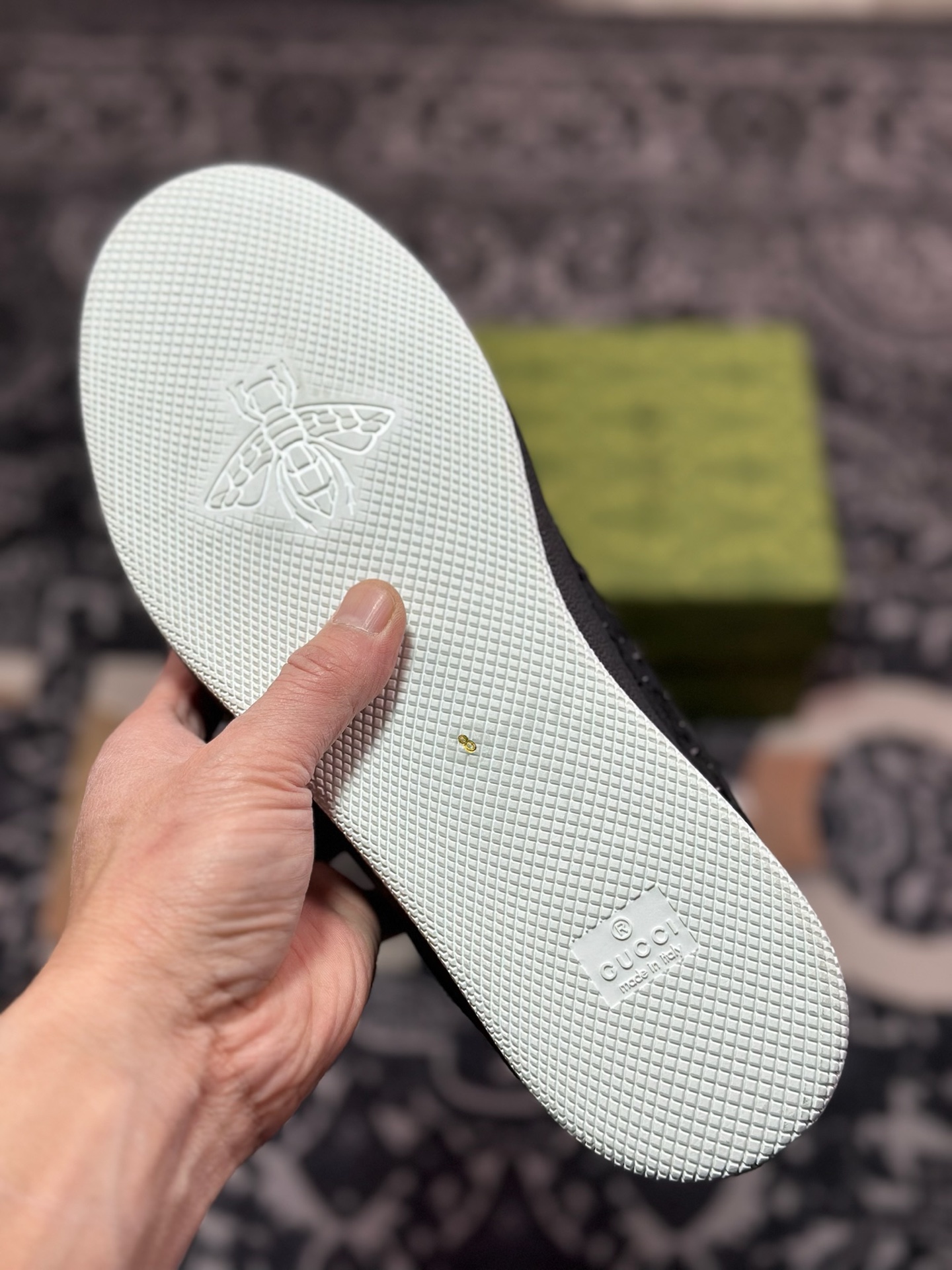 C2450    Gucci 古驰 Screener 运动休闲时装奢侈品系列 GG珐琅扣 擦脏做旧小脏鞋