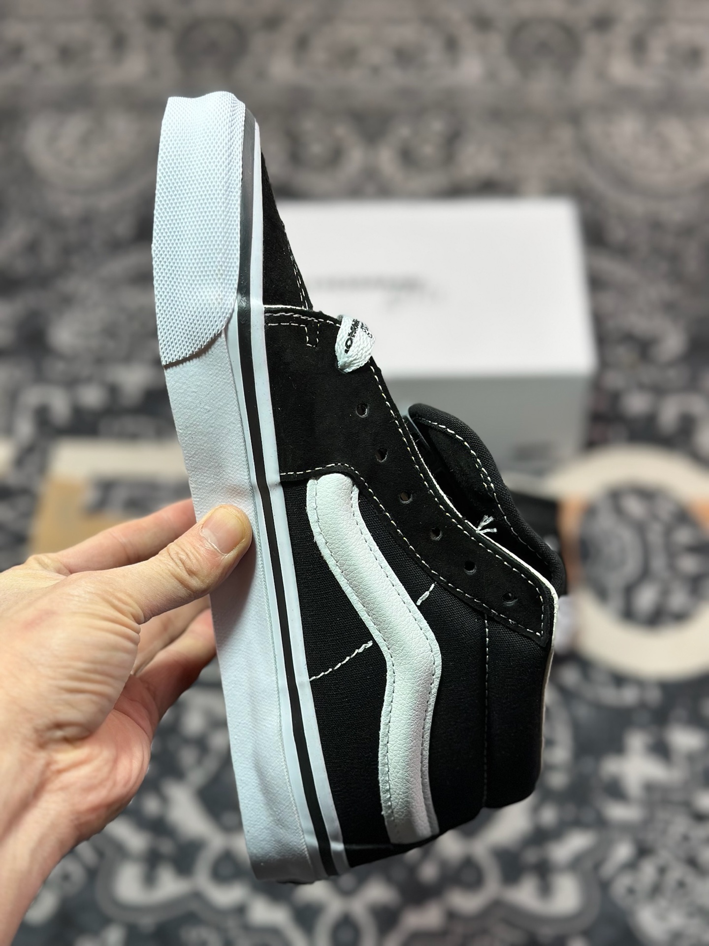 A4160   HommeGirls x Vans Sk8-Mid  时尚百搭中帮休闲硫化板鞋  VN000NBNCJK 黑色  VN000NBN2VZ 白色
