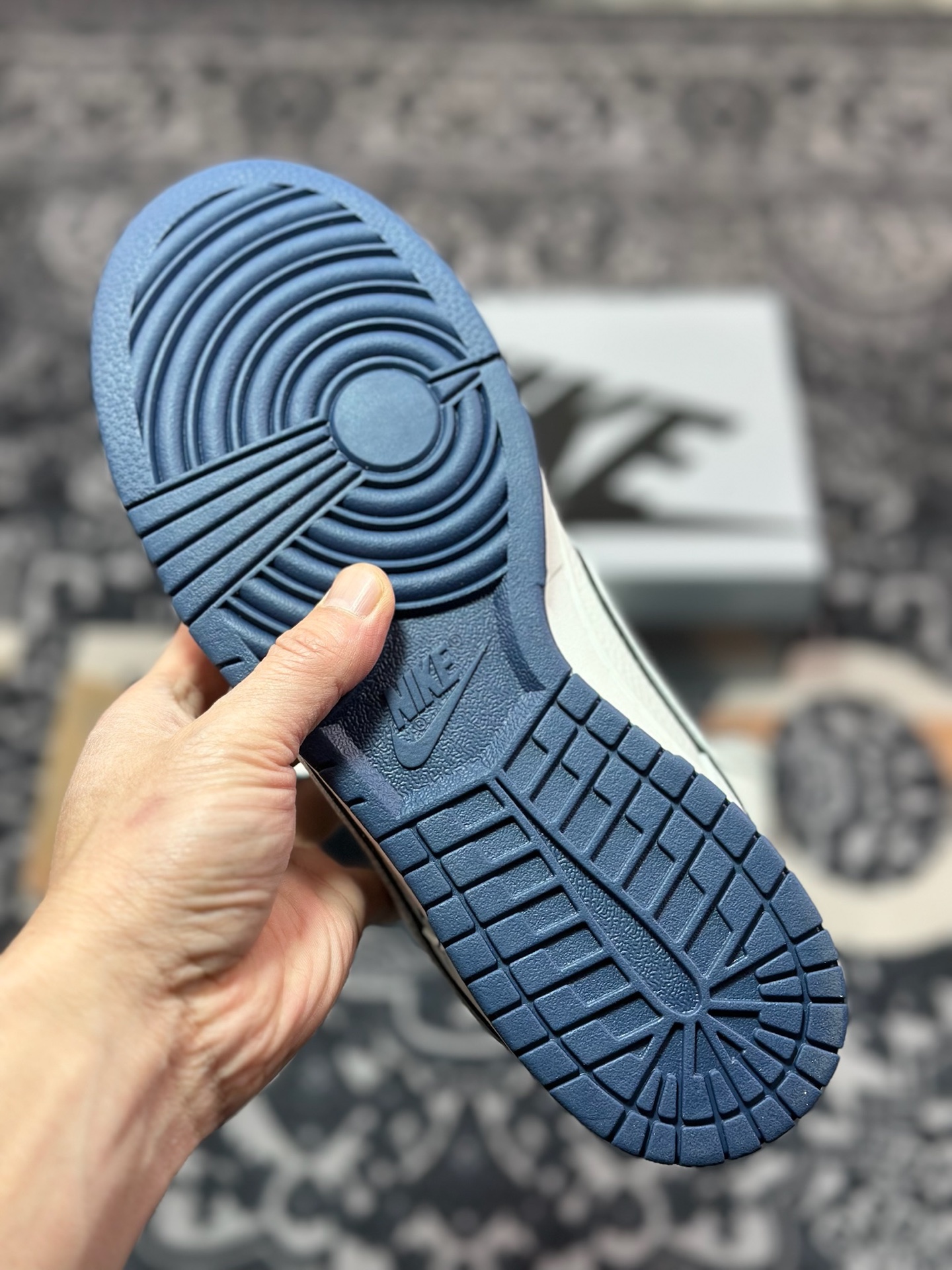 B4280  Reigning Champ x Nk SB Dunk Low 联名三勾 米深蓝配色低帮休闲运动滑板板鞋   RC3085-891