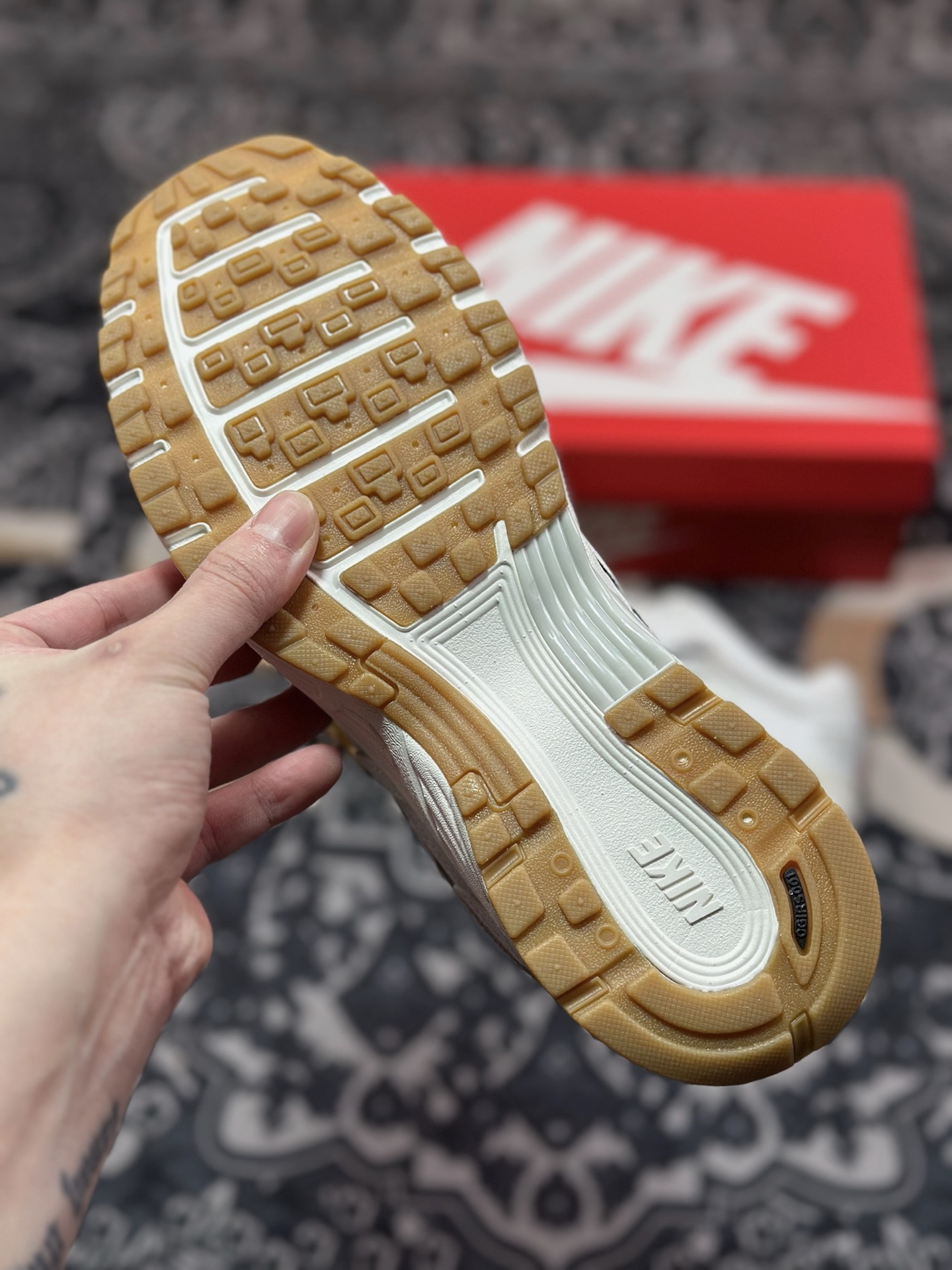 A7200  Nike P-6000 系列低帮复古老爹风休闲运动舒适慢跑鞋  HF4898-121