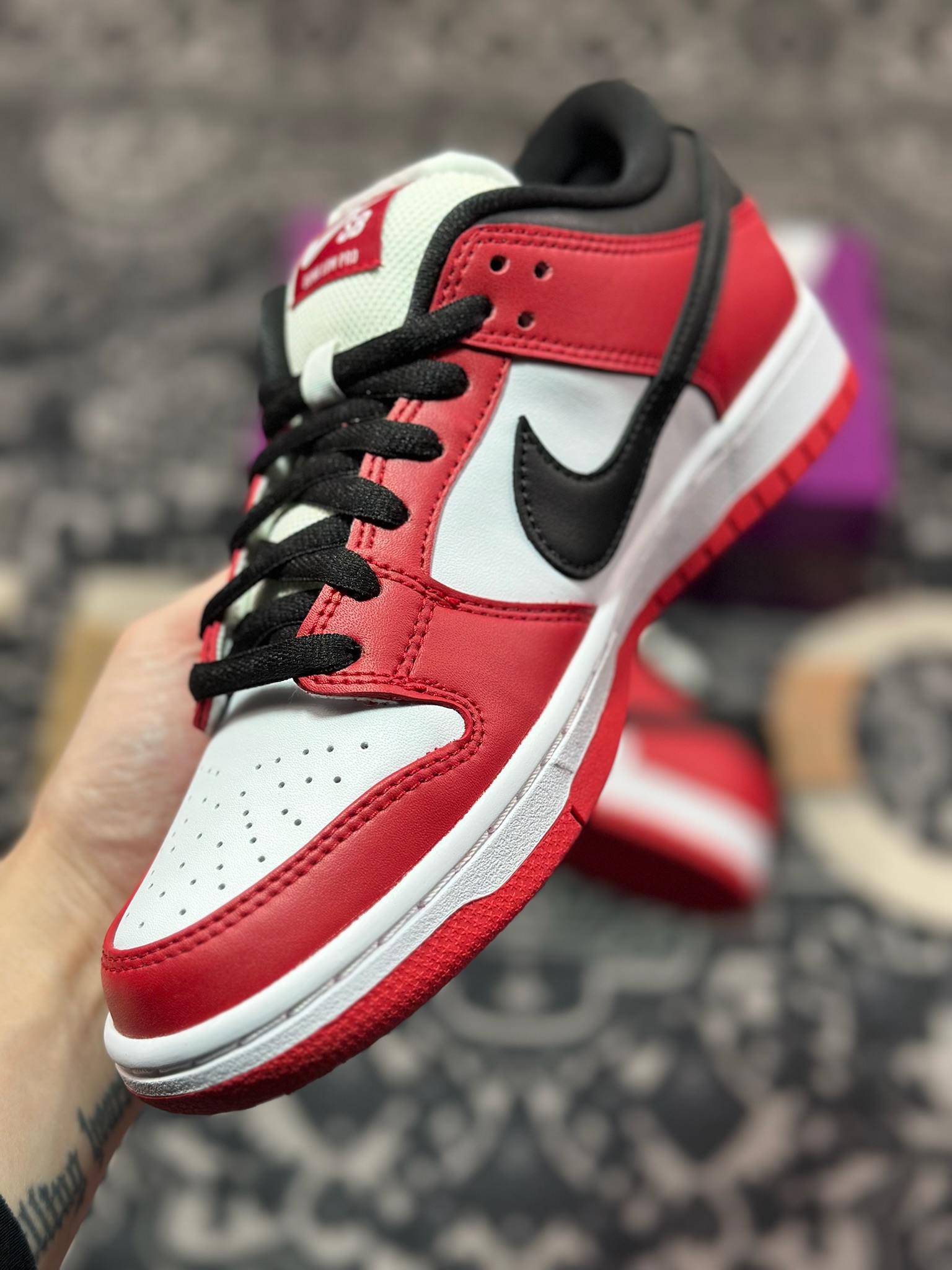A9220  NK SB Dunk Low 芝加哥黑白红    BQ6817-600