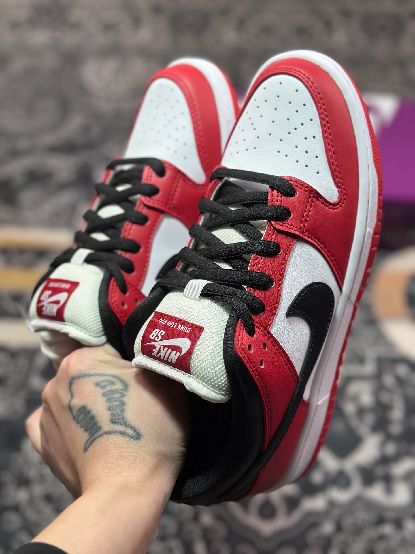 A9220  NK SB Dunk Low 芝加哥黑白红    BQ6817-600