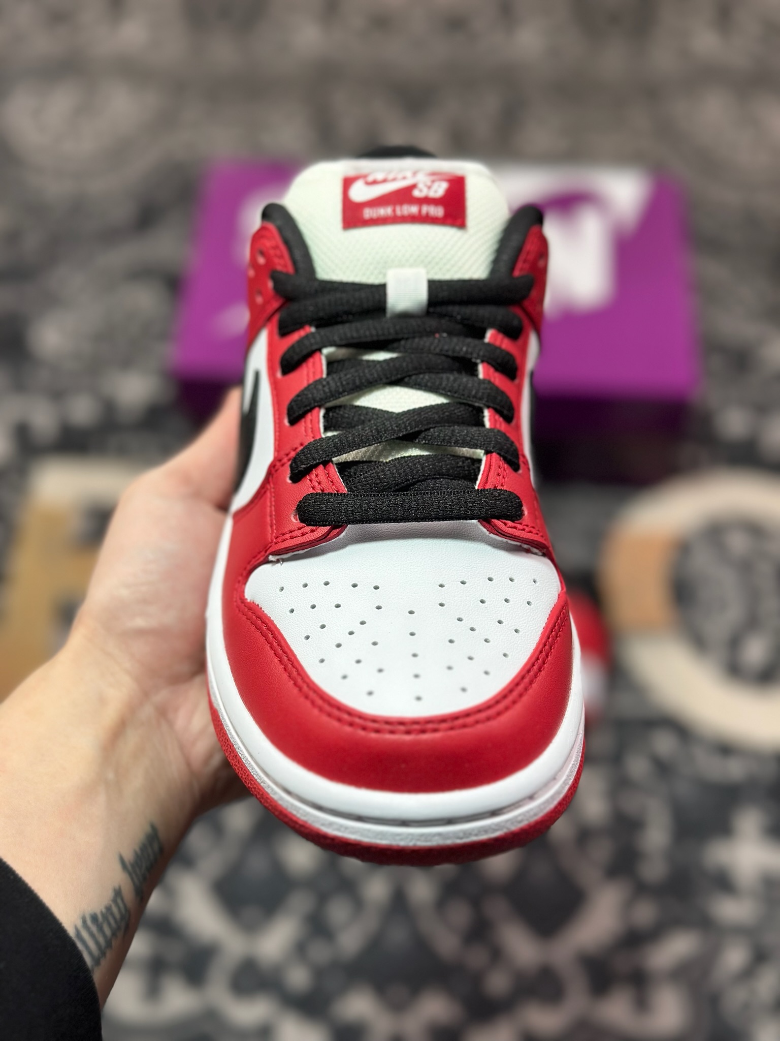 A9220  NK SB Dunk Low 芝加哥黑白红    BQ6817-600